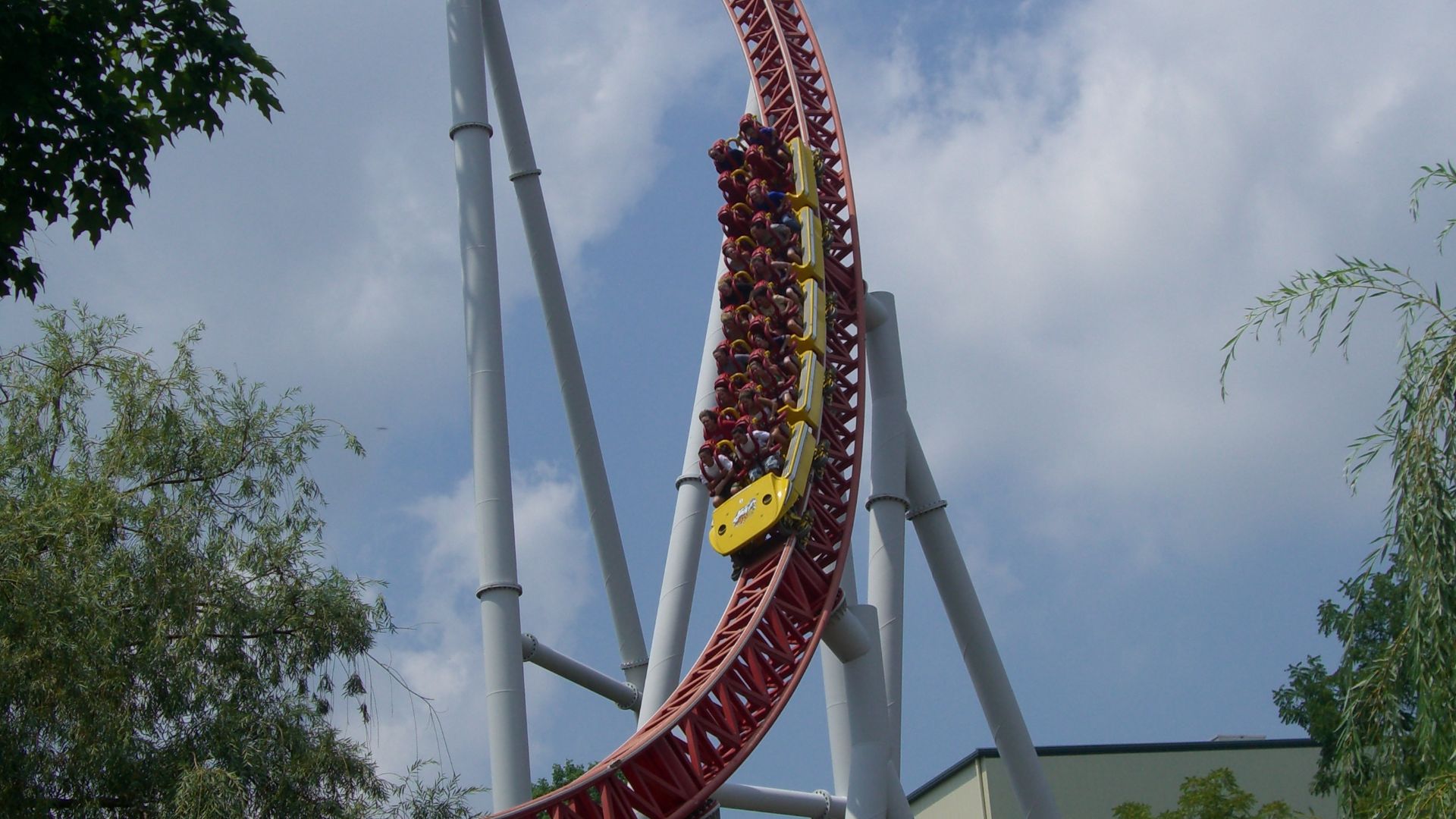 File:Storm Runner (Immelmann).JPG