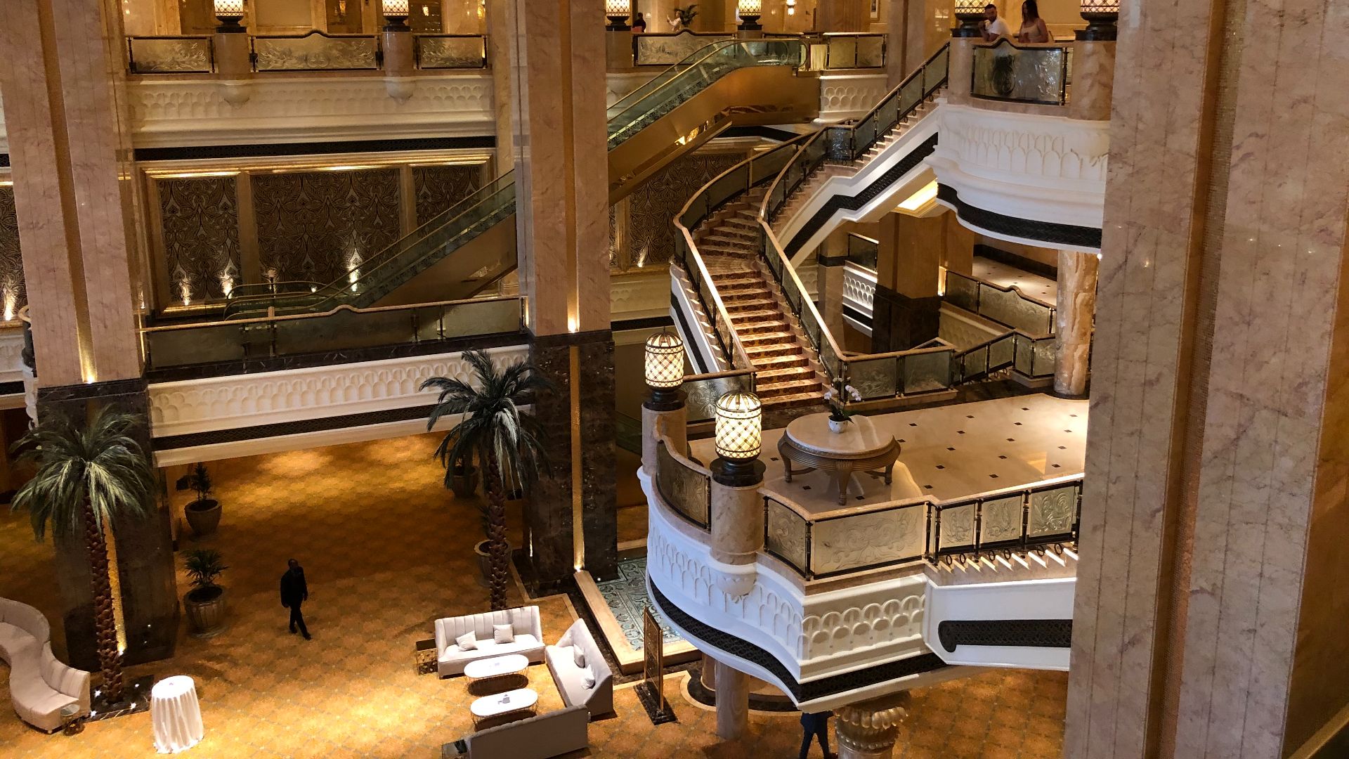 File:Emirates Palace - interior 05.jpg