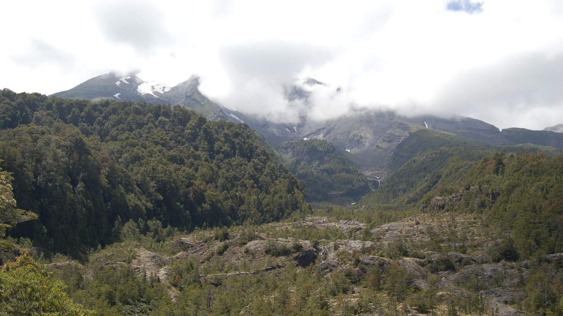 File:Volcano Calbuco clouds.jpg