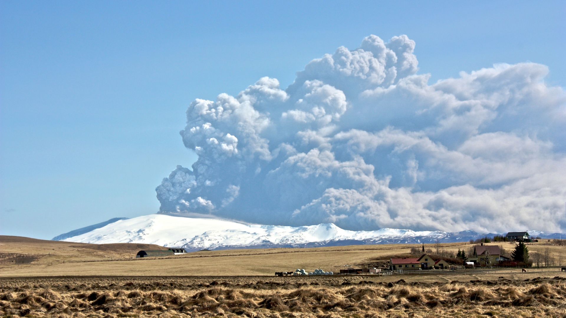 File:Eyjafjallajökull 17-4-2010.jpg