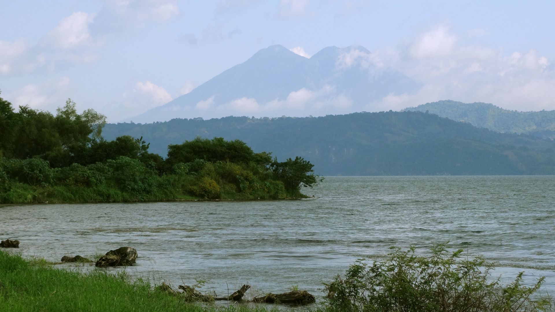 File:El Salvador - Corinto Golf Club, Lake Ilopango with the volcanos - panoramio.jpg