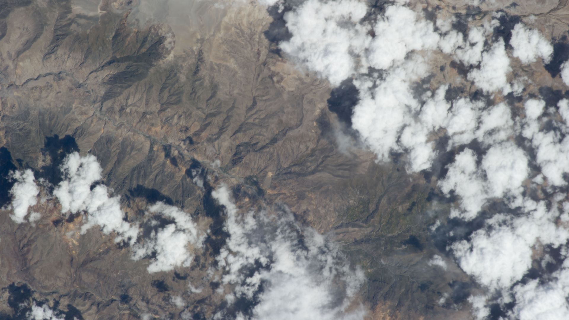 File:ISS035-E-23320 - View of Peru.jpg