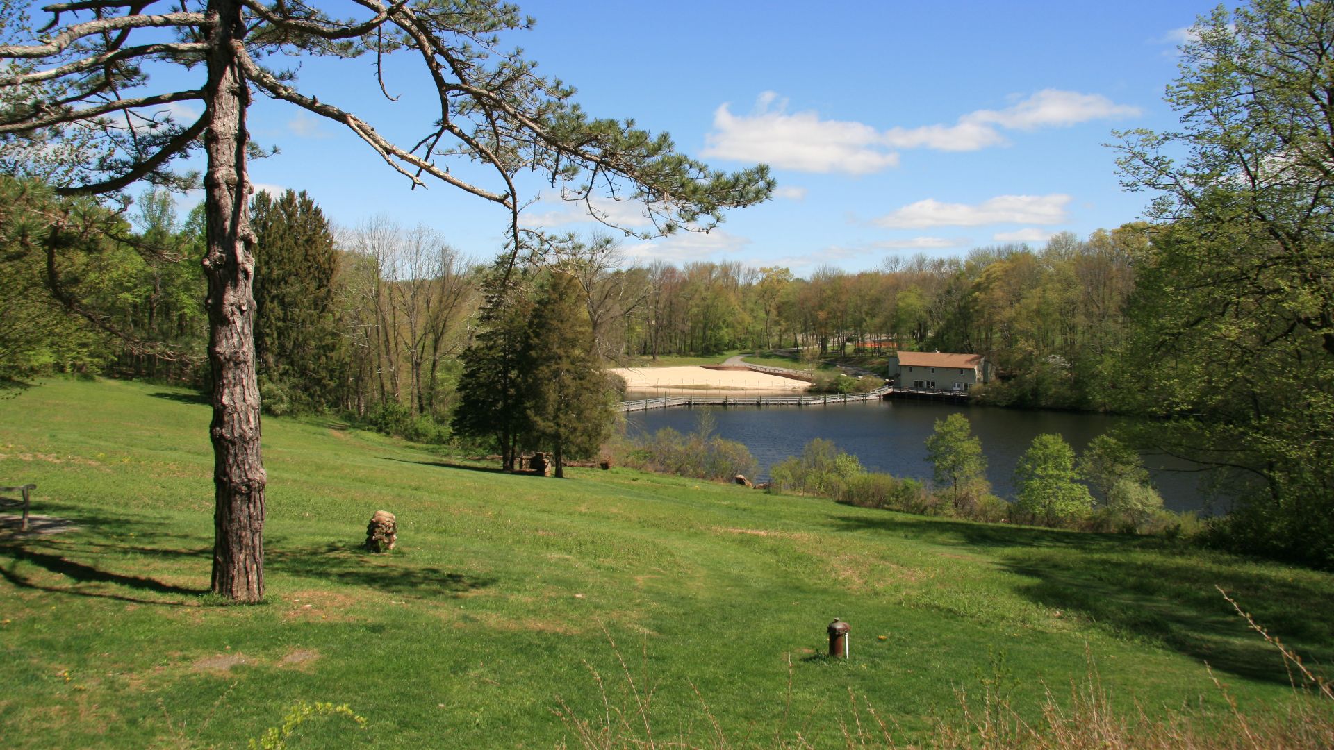 File:Field House and Lakefront at Schooley's Mountain Park in Long Valley, NJ - 1.jpg