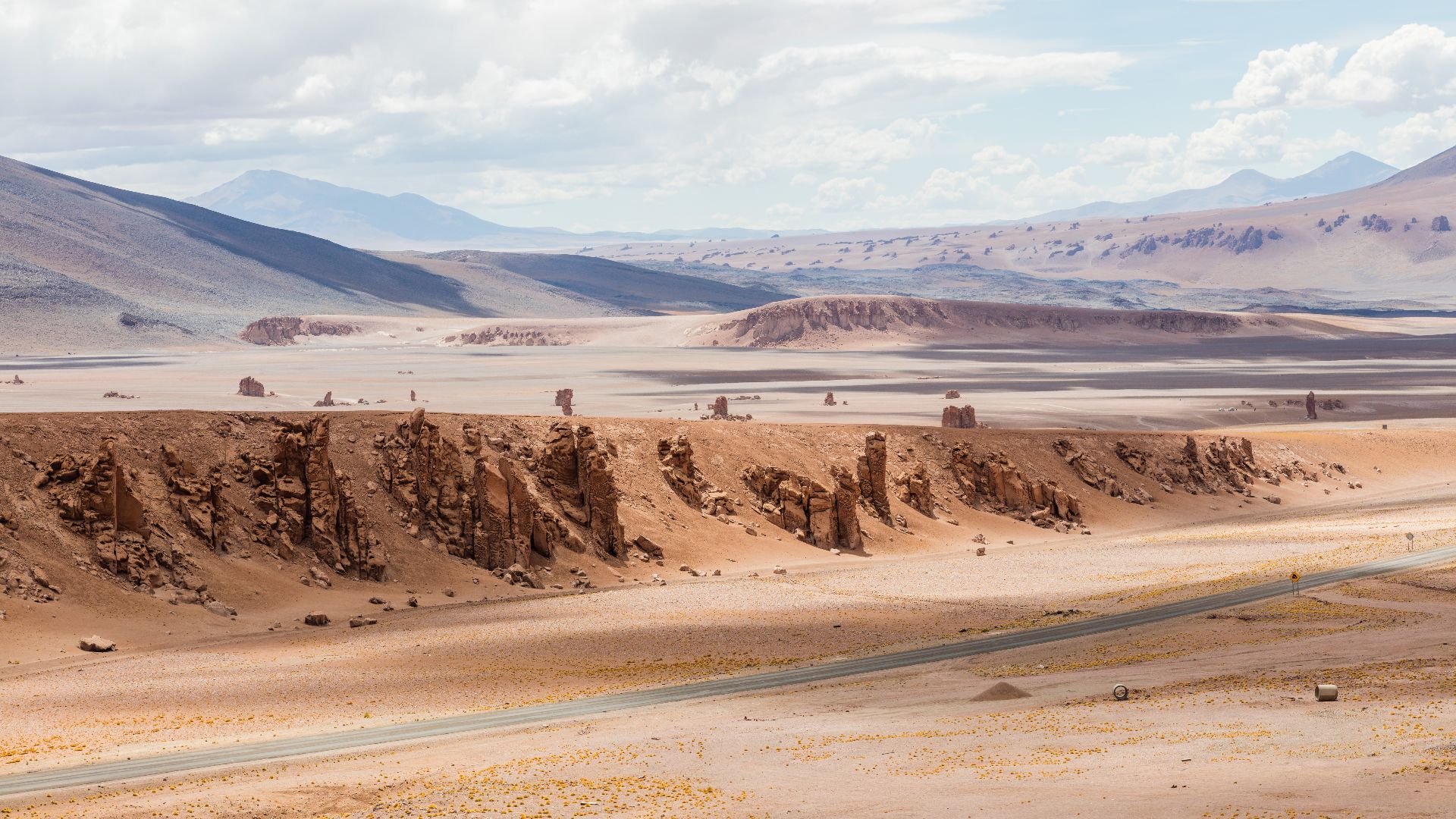 File:Monjes de la Pacana, Chile, 2016-02-07, DD 03.JPG