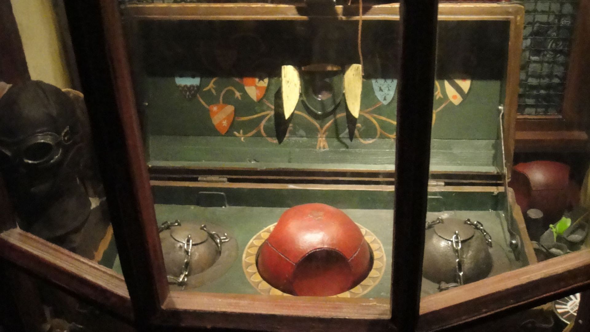 File:Wizarding World of Harry Potter - Quidditch gear (5014156072).jpg