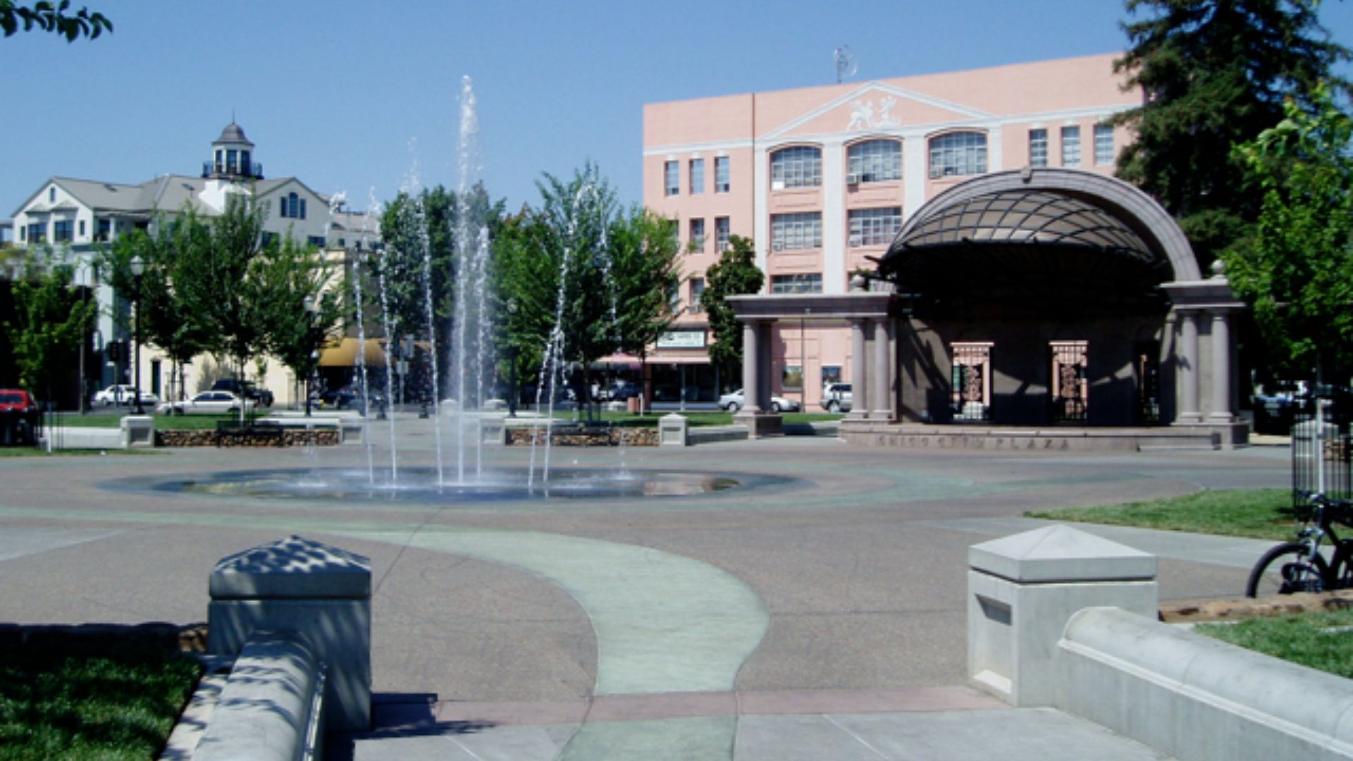 File:ChicoSquare.jpg