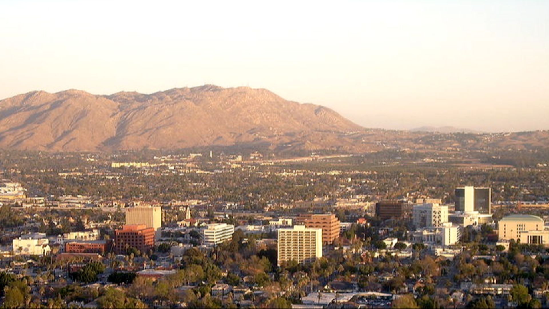 File:Riverside 06Skyline.JPG