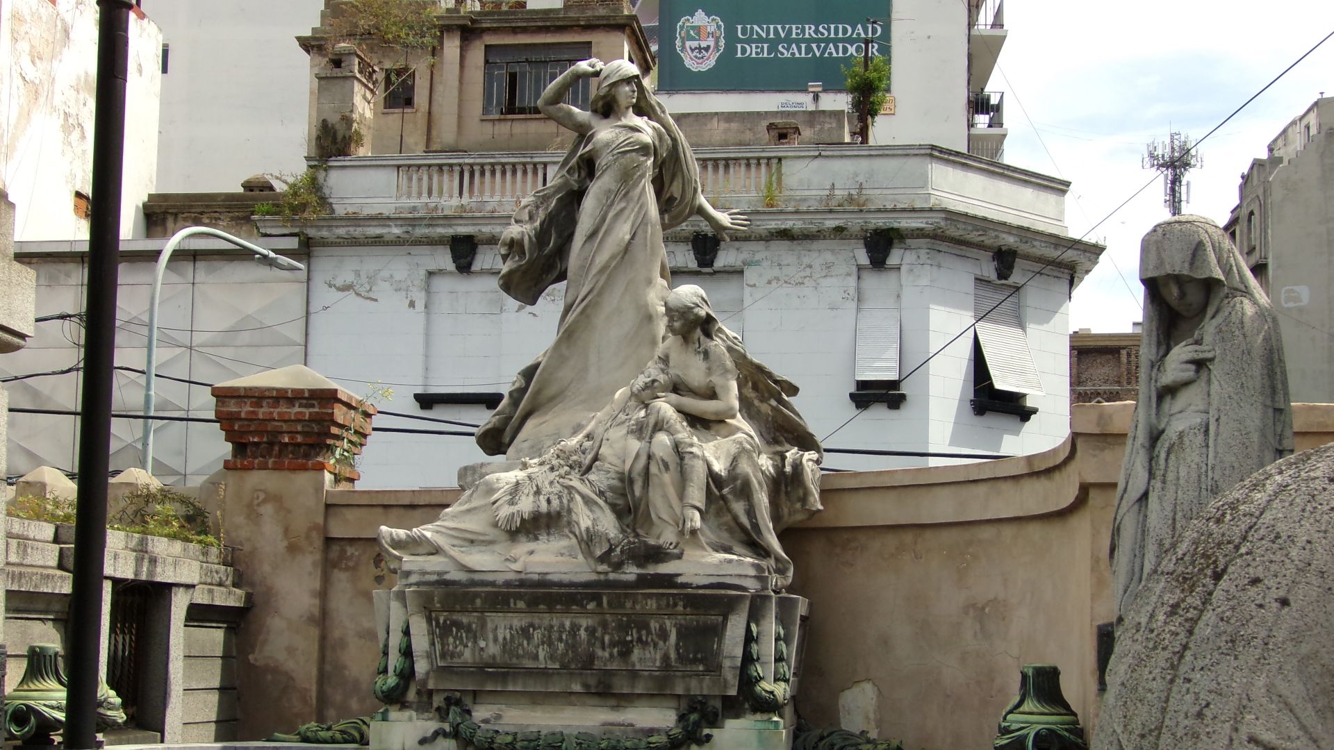 File:La Recoleta Cemetery-Lartigau's mausoleum.JPG