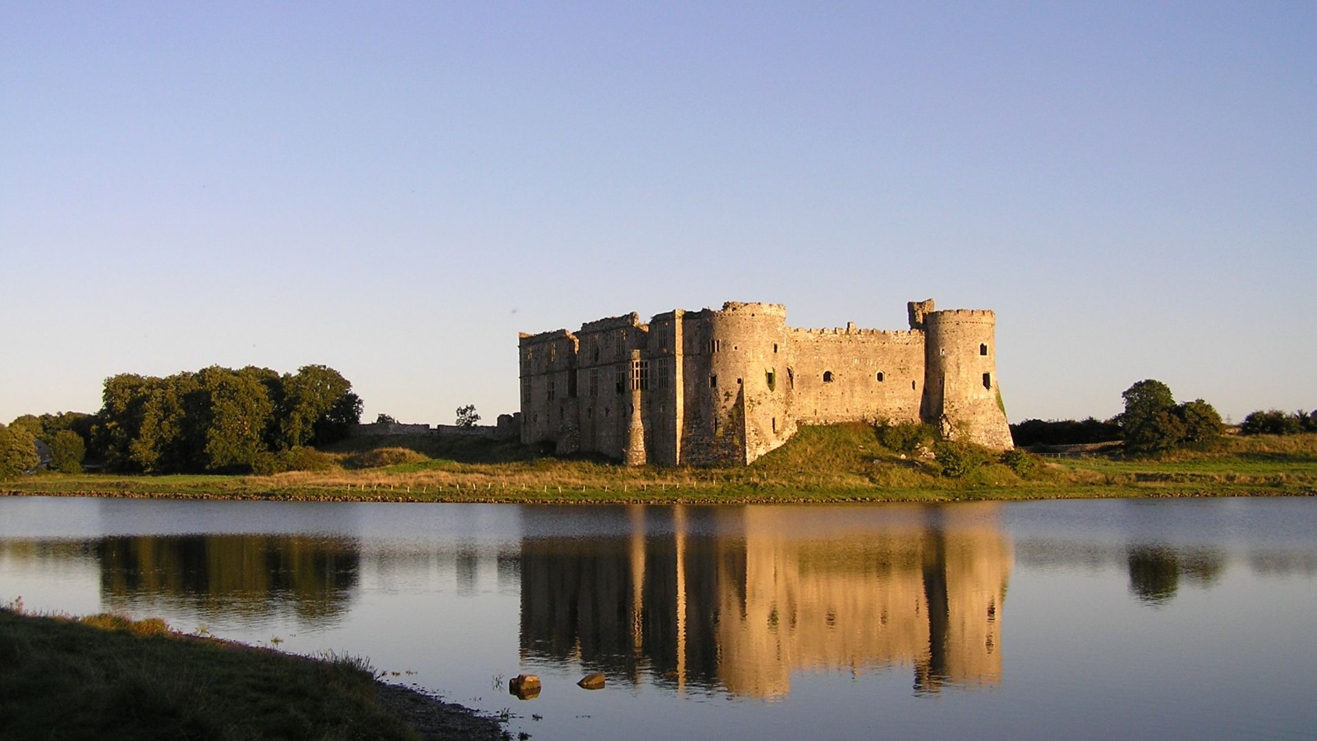 File:Carew Castle across Mill Pond.JPG