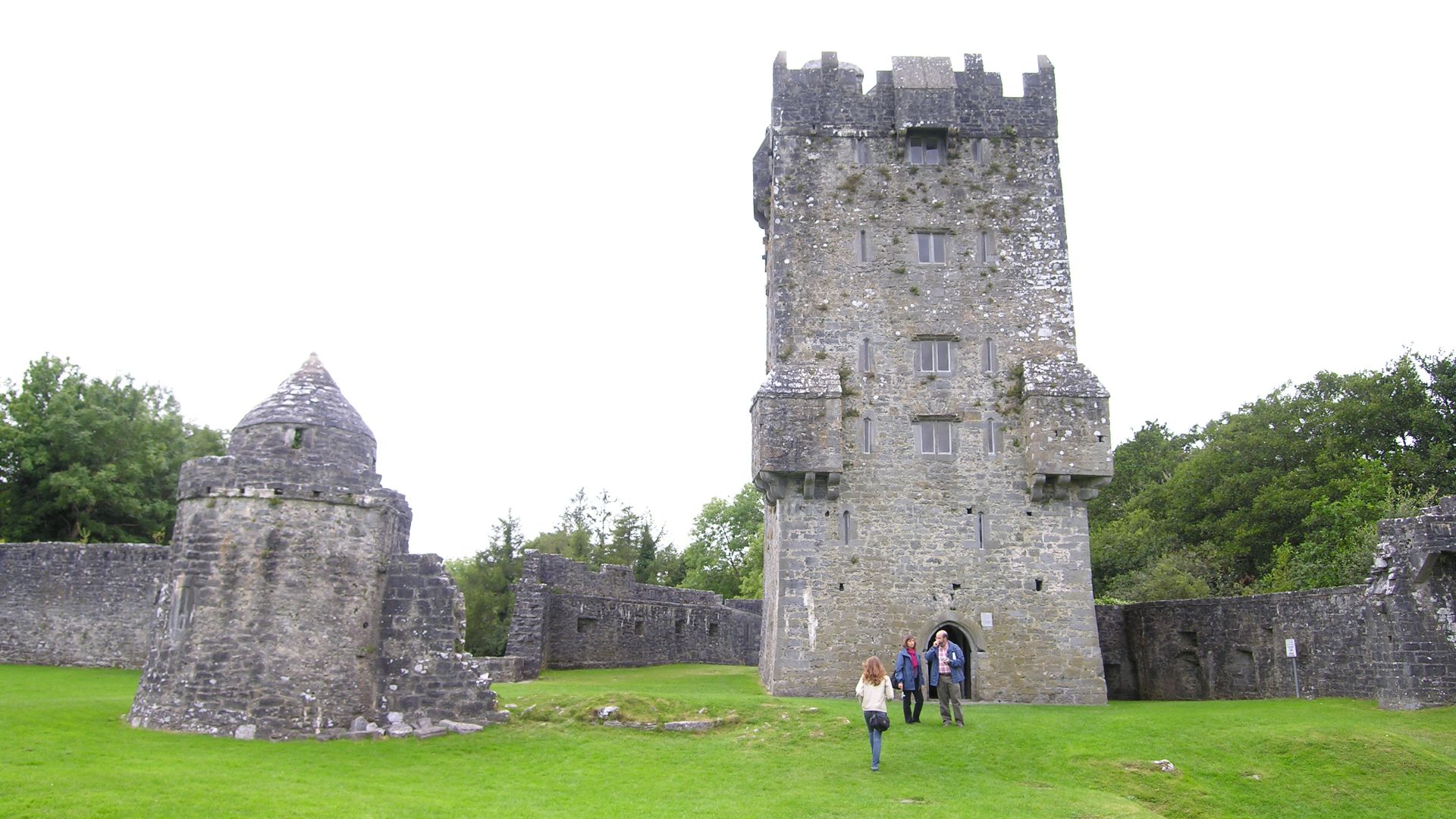 File:Aughnanurecastle.jpg