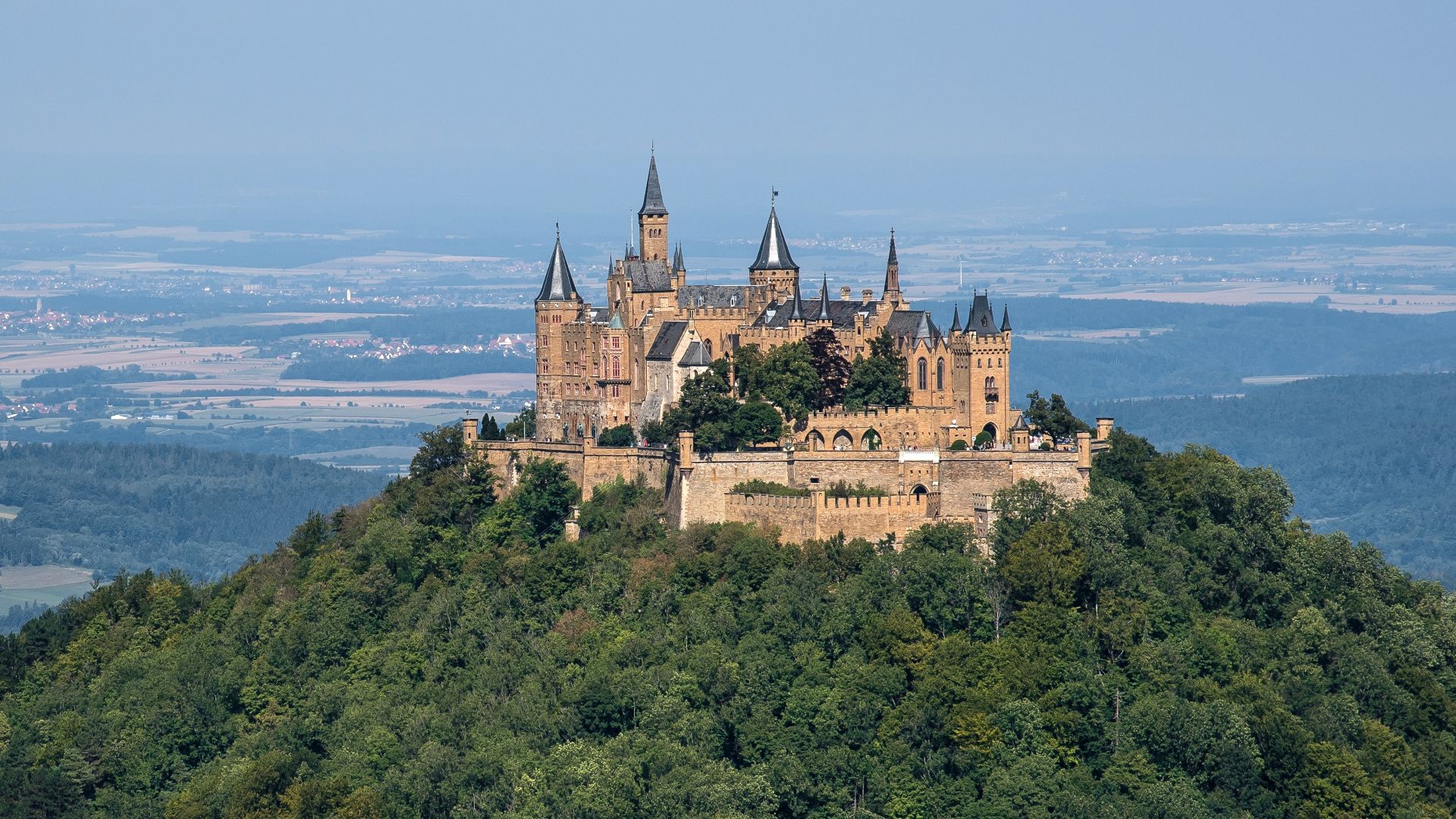 File:Burg Hohenzollern 2015.jpg