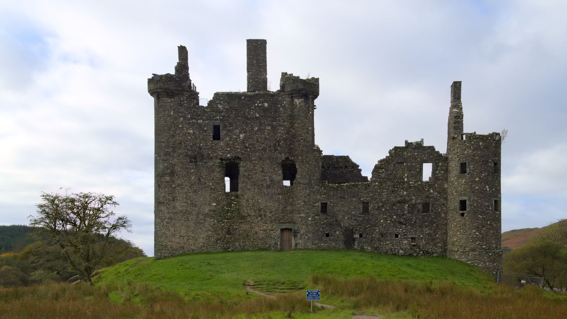 File:Kilchurn Castle front 20211022.jpg