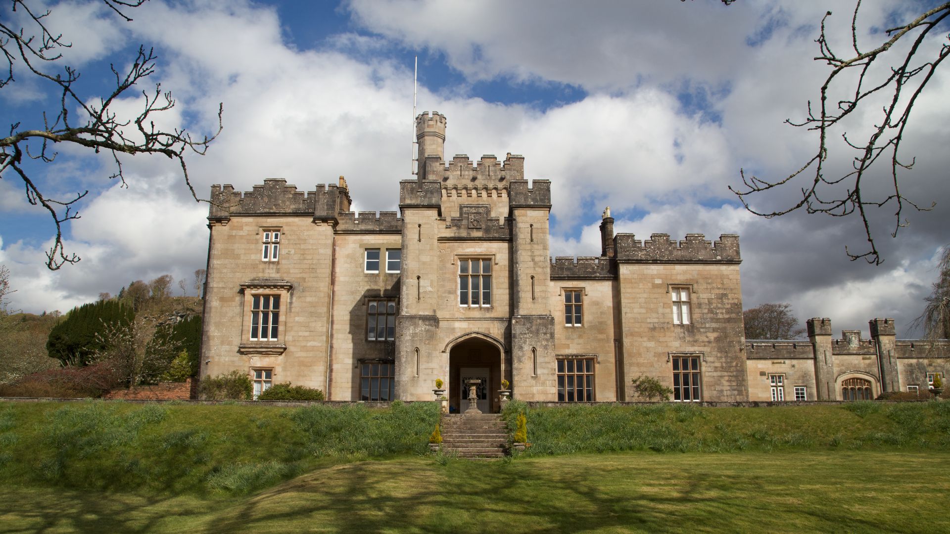 File:Minard Castle - view from SE.jpg