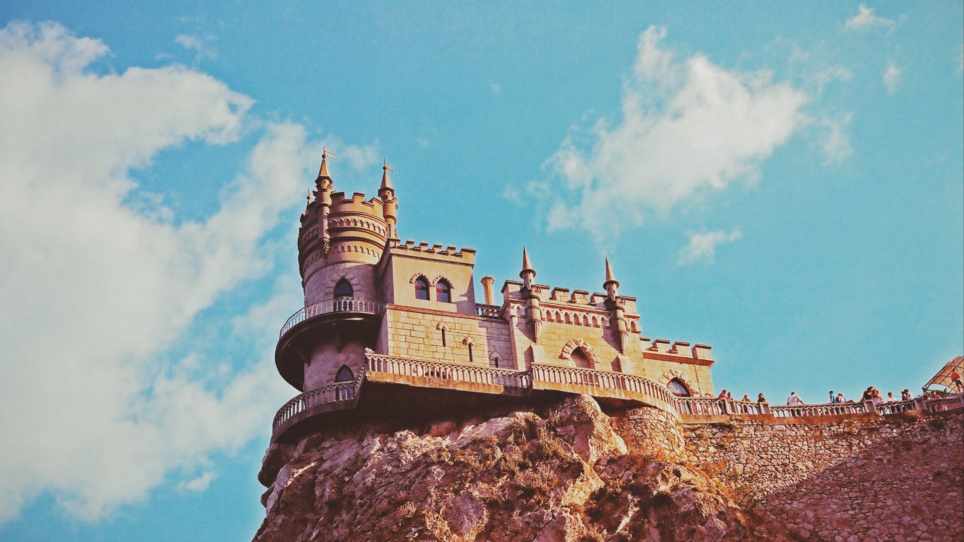 File:Swallow's Nest in Crimea.JPG