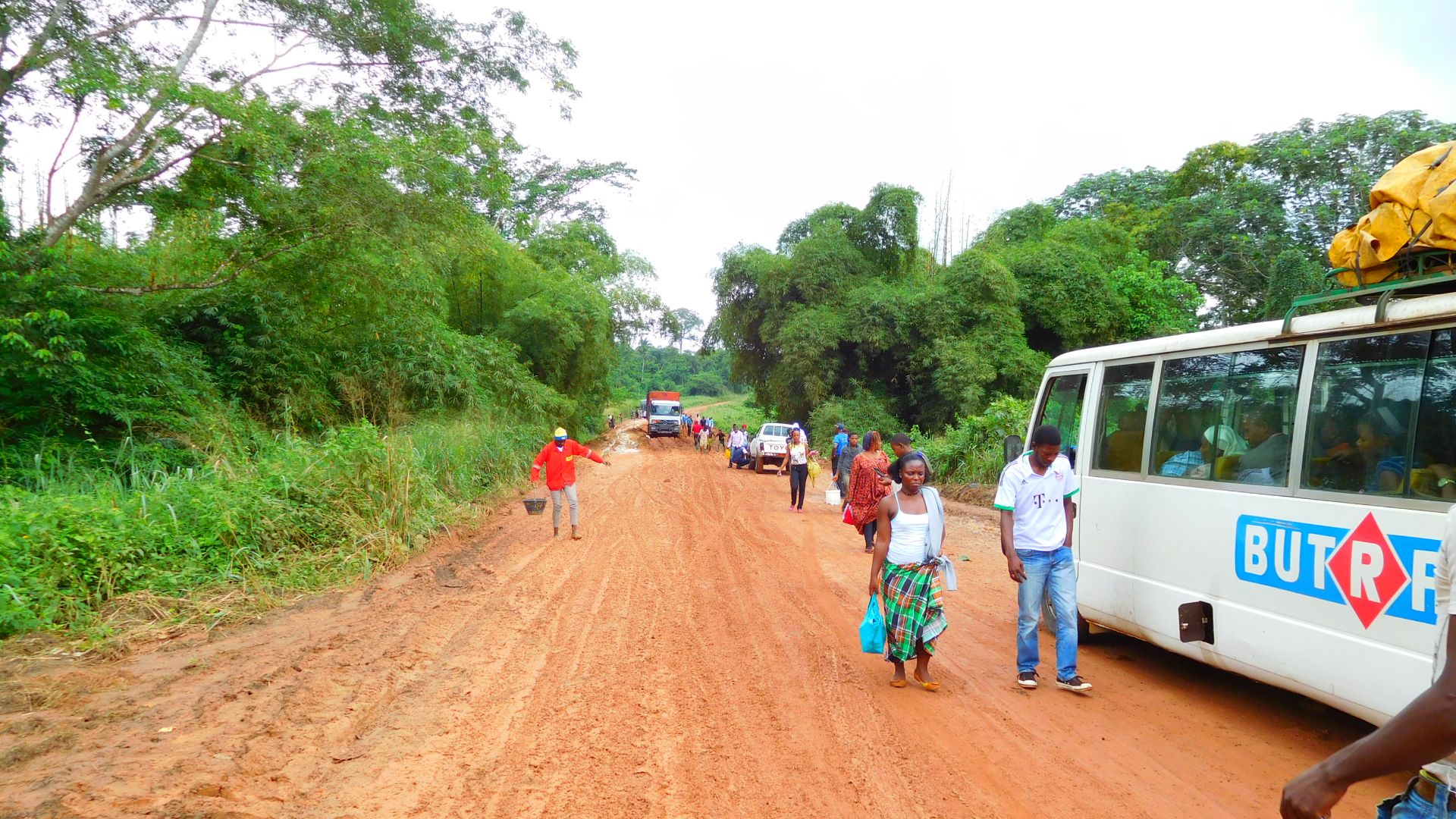 File:Cameroun-Route nationale 3 à la saison des pluies (1).jpg