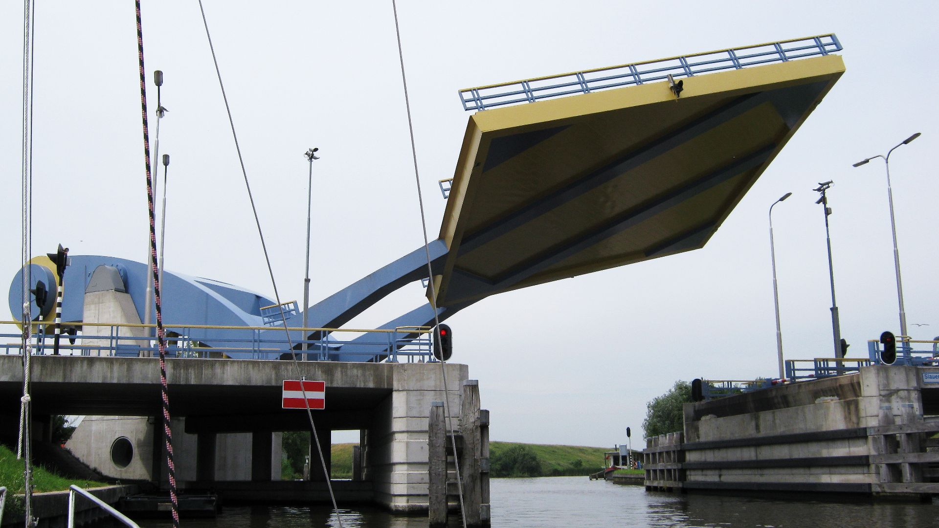 File:Slauerhoffbrug.JPG