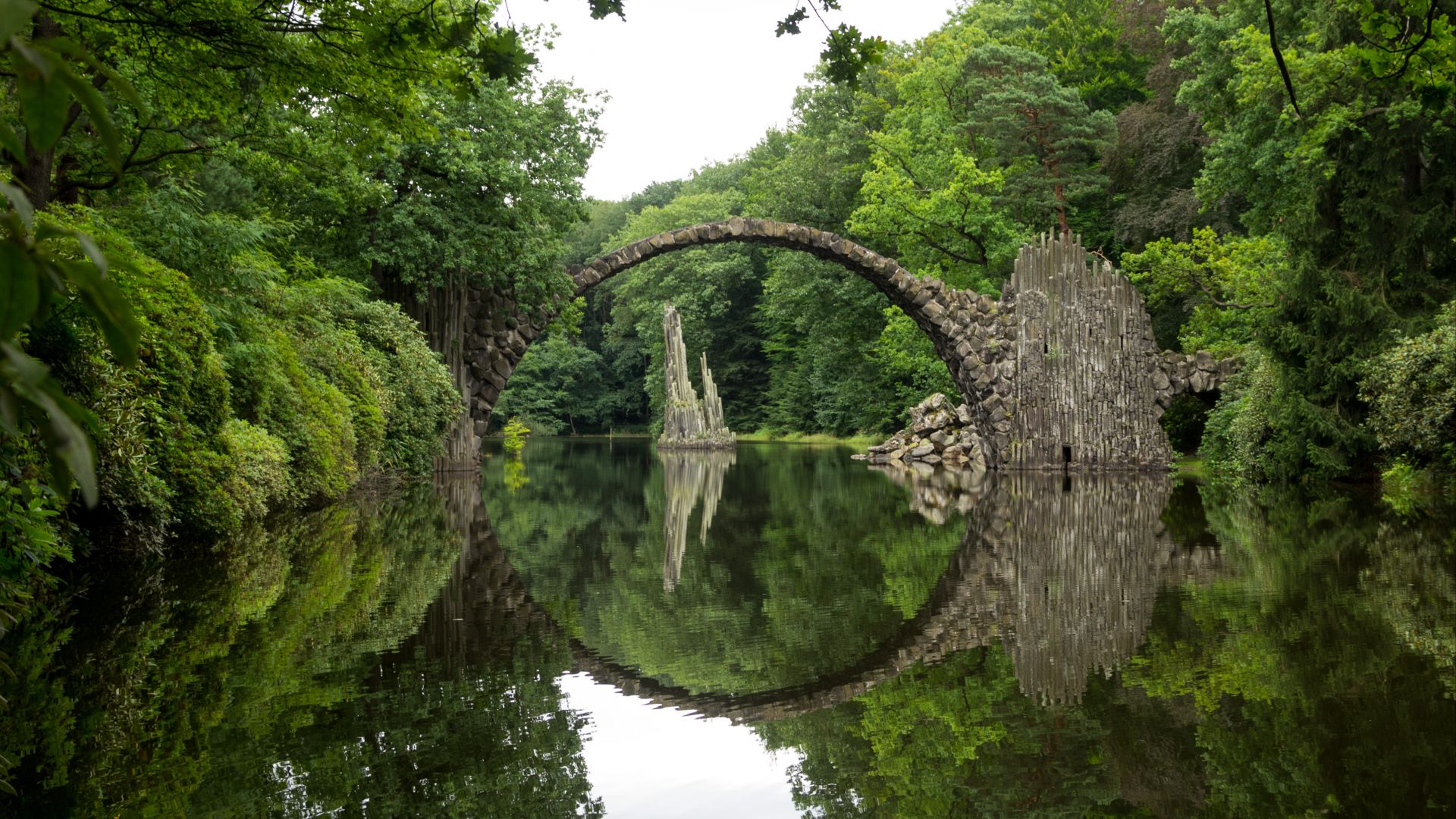File:Rakotzbrücke.jpg