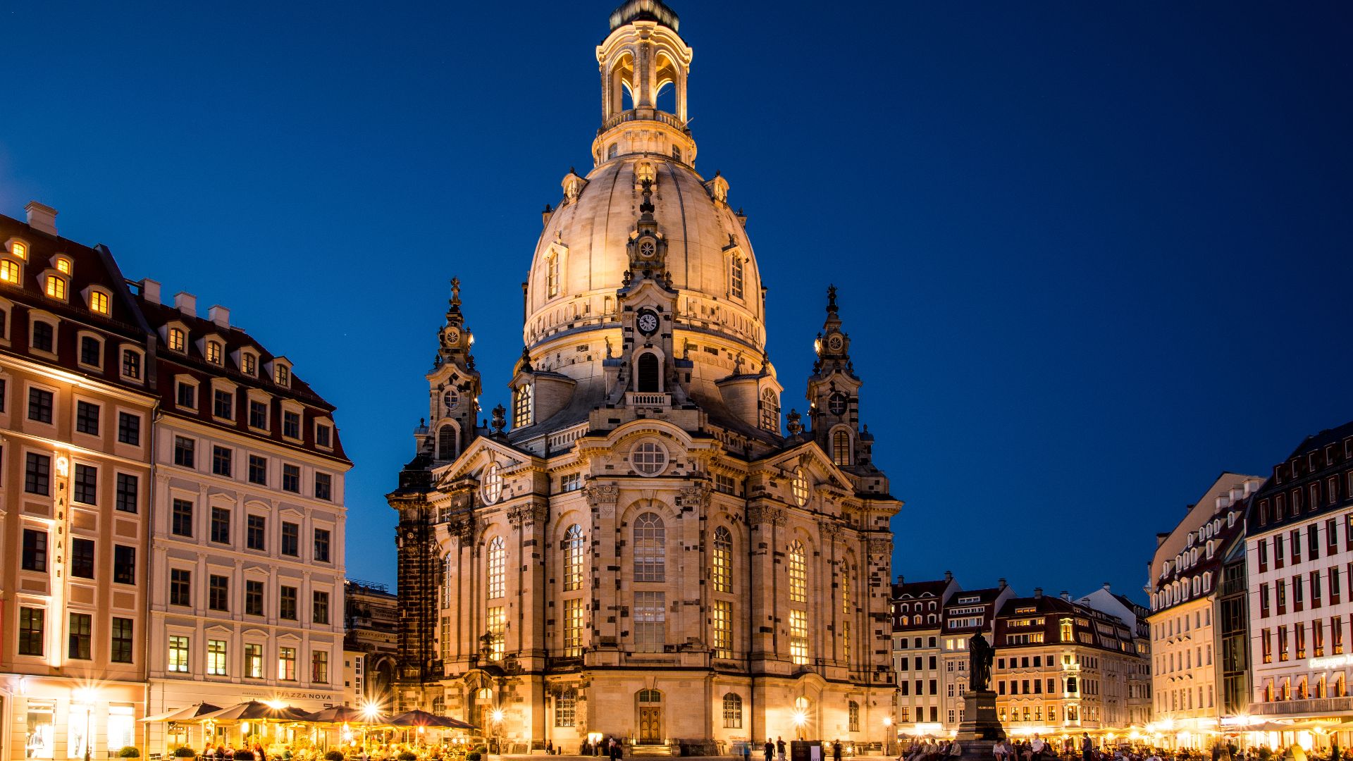 File:Frauenkirche Dresden (bei Nacht).jpg