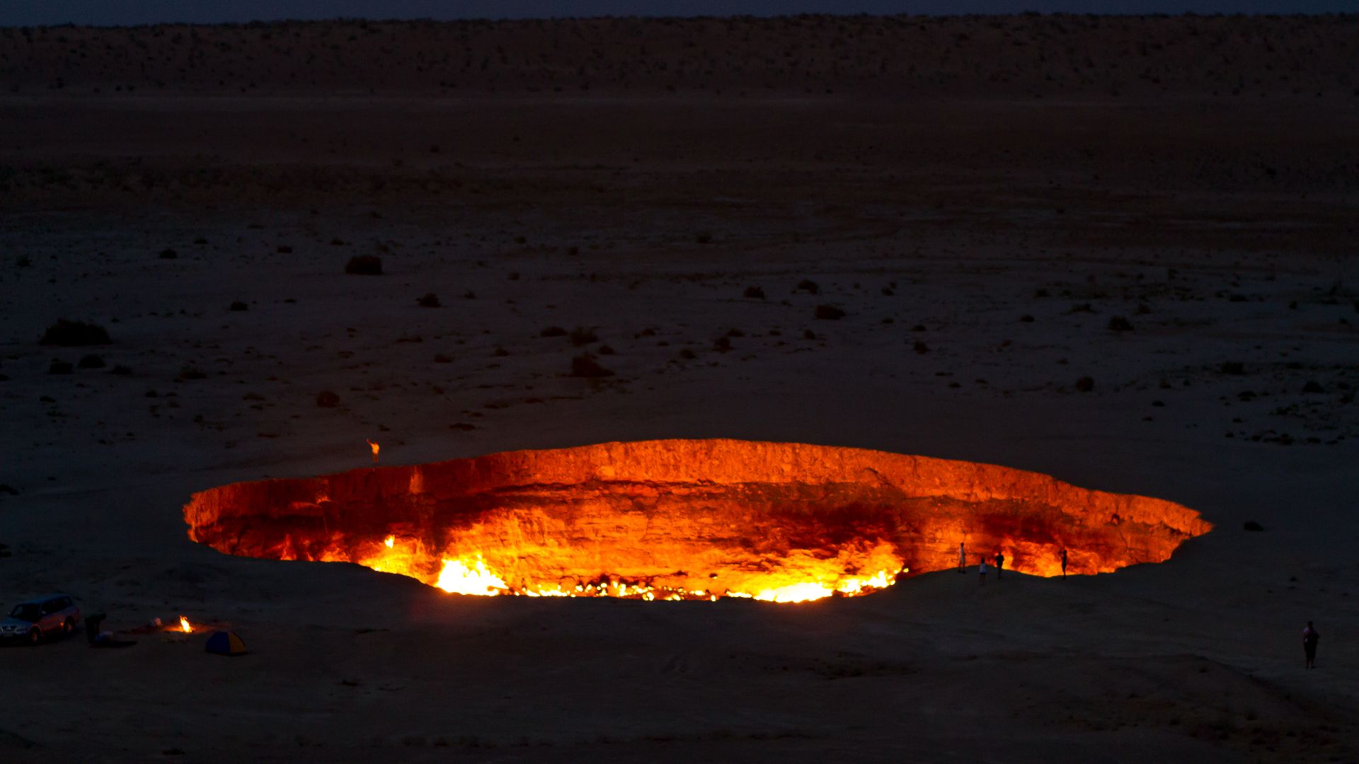 File:Darvaza gas crater, Jähennem derwezesi, Door to Hell, Gates of Hell, Derweze, Turkmenistan at night.jpg