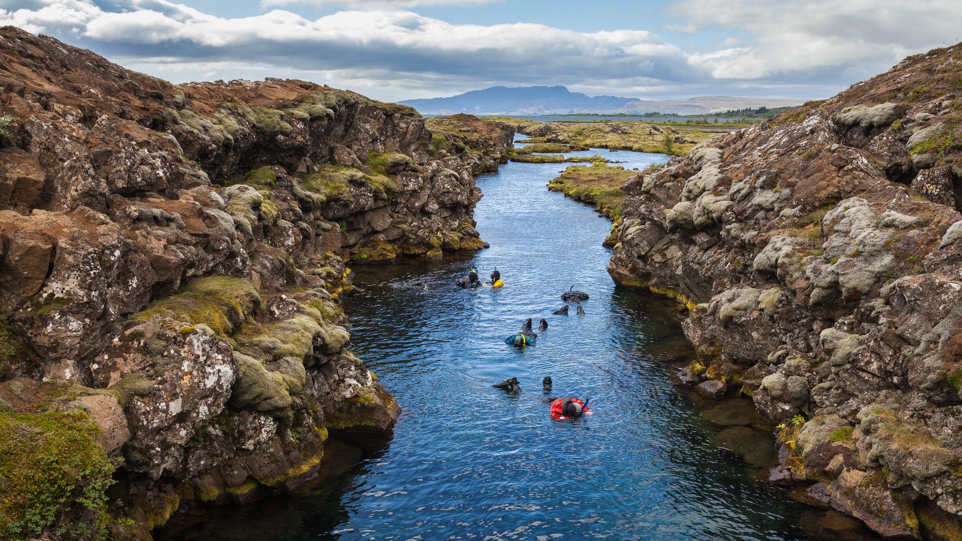 File:Cañón Silfra, Parque Nacional de Þingvellir, Suðurland, Islandia, 2014-08-16, DD 055.JPG