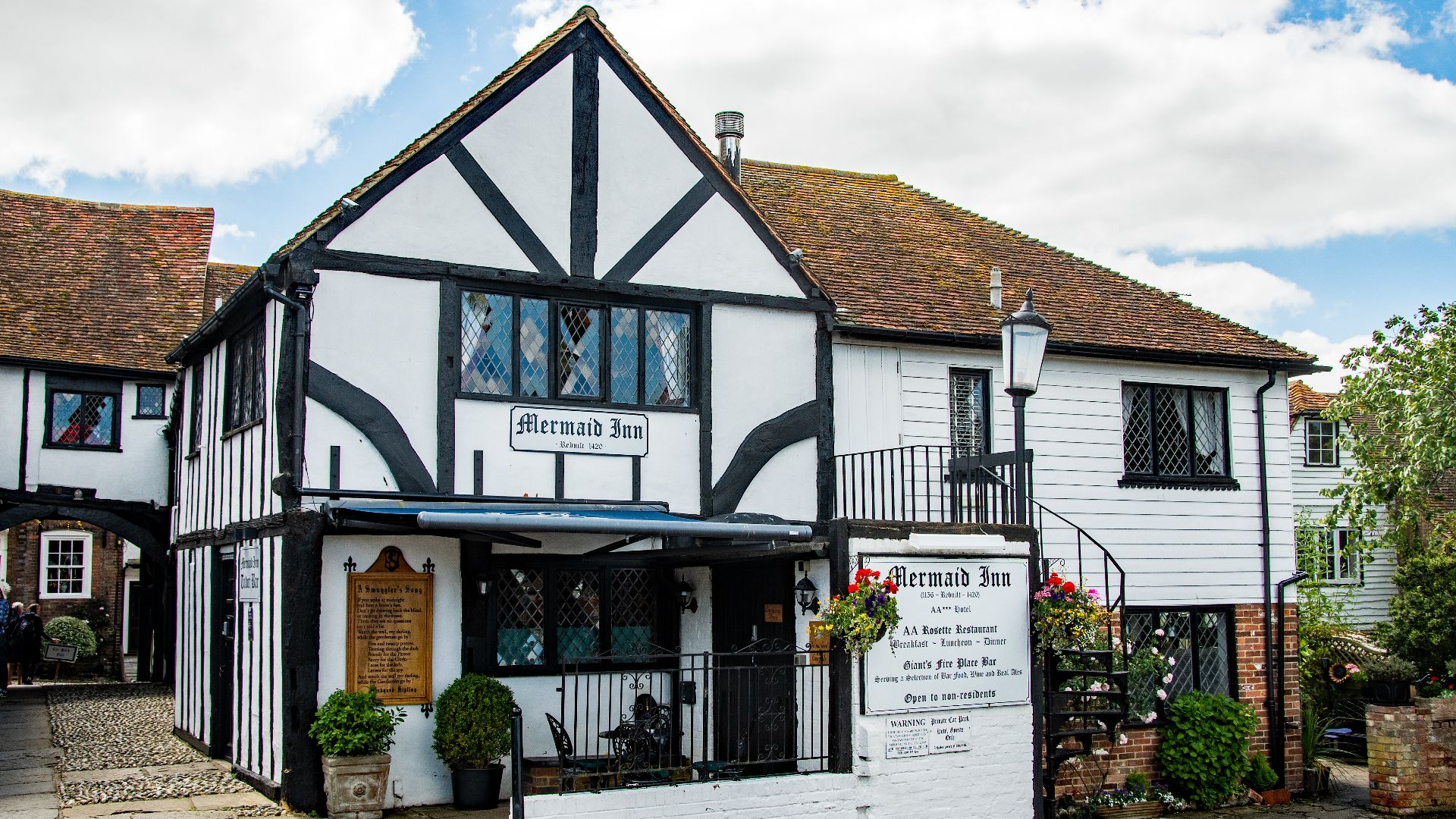 File:The Mermaid Inn, Rye - 20220620121757.jpg