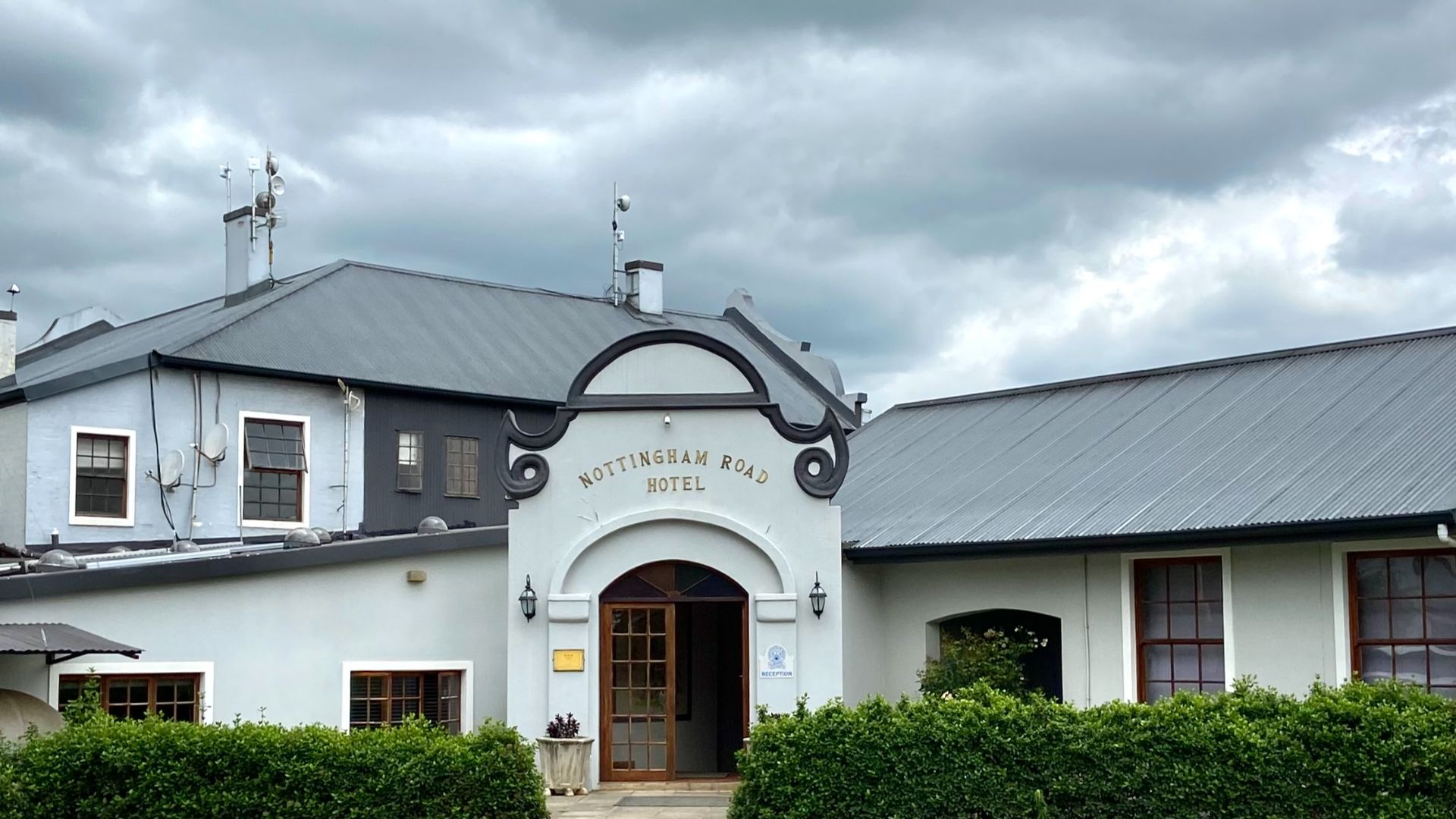 File:Nottingham Road Hotel (KZN).jpg