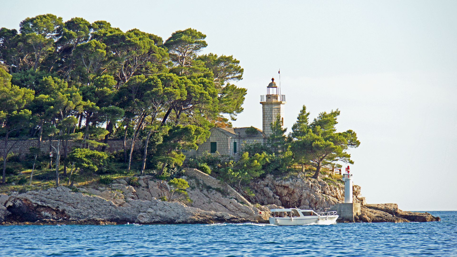 File:Lighthouse Croatia-01925 - Daksa Light Station (10091337884).jpg