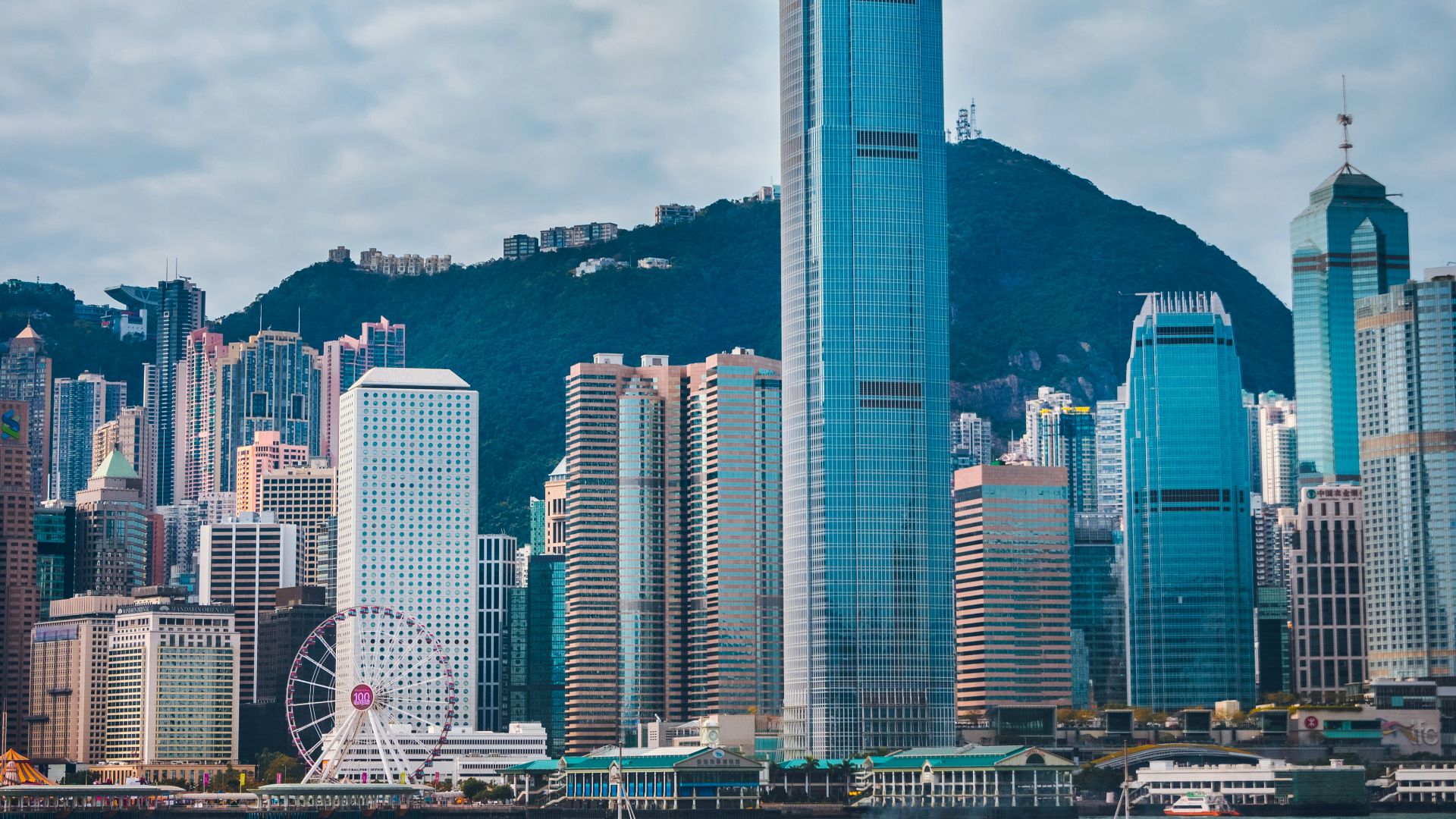 cityscape photography during daytime