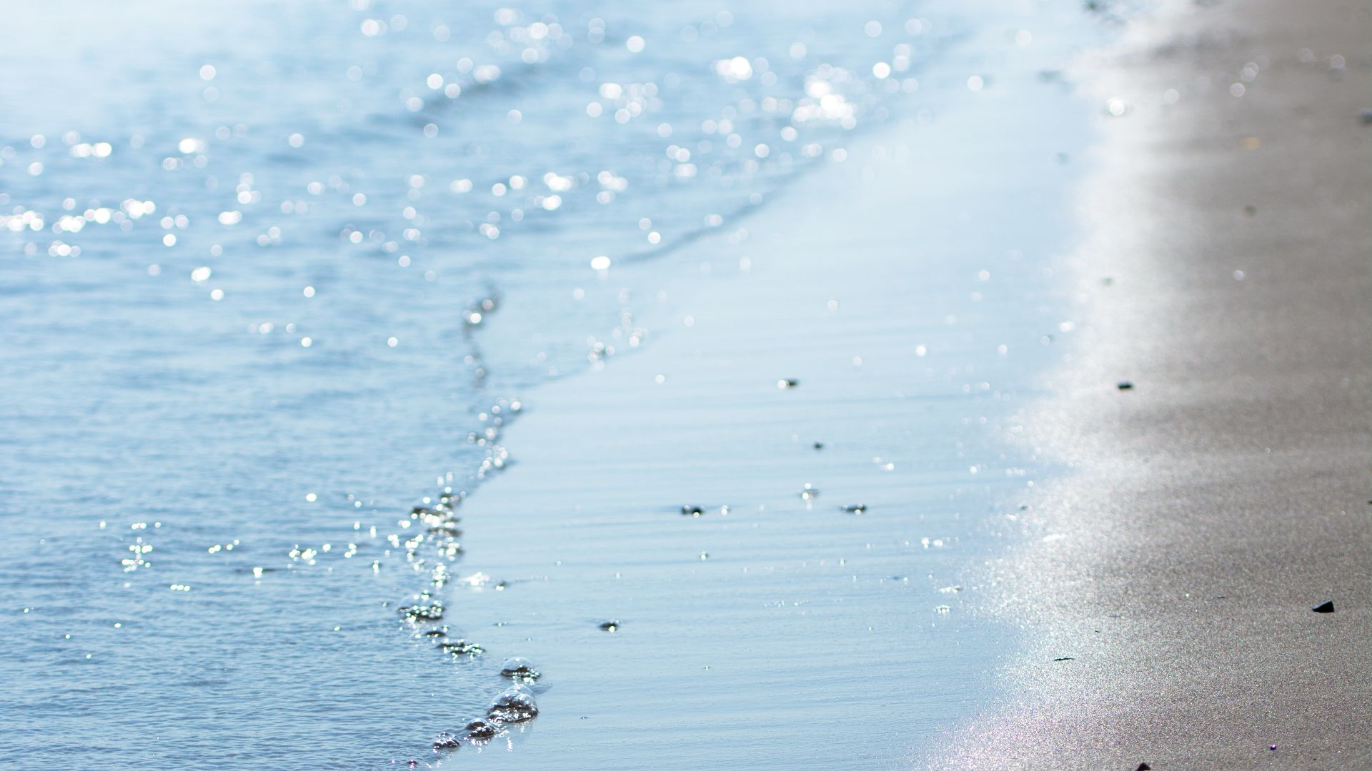 File:Biwa Lake (10490738904).jpg