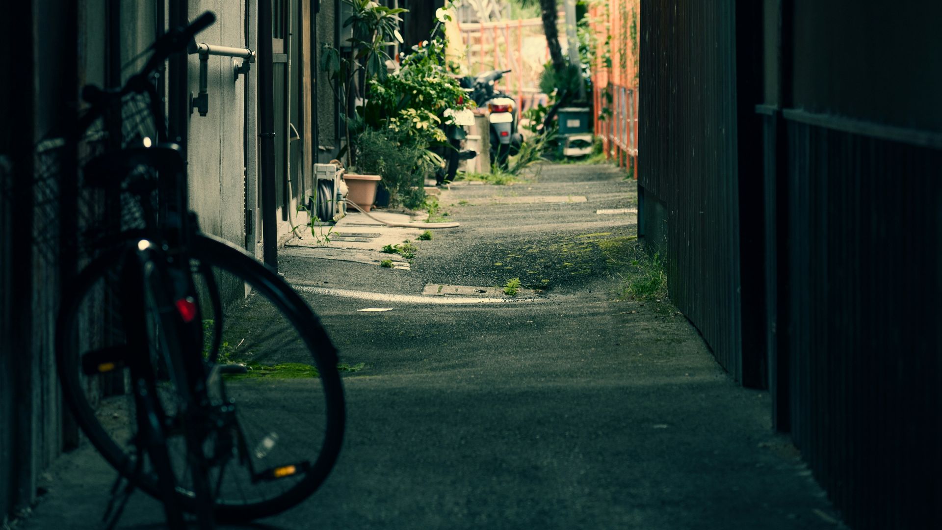 a bicycle parked in a alley