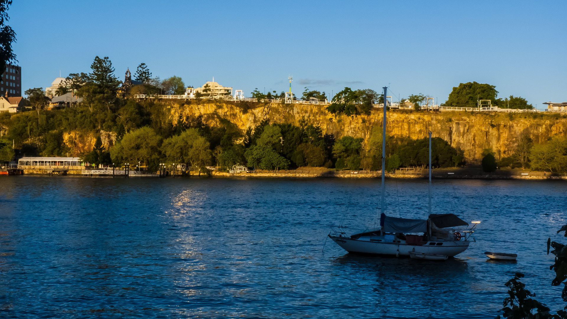 File:Kangaroo Point cliffs at Sunset from City Botanic Gardens Brisbane P1180010.jpg