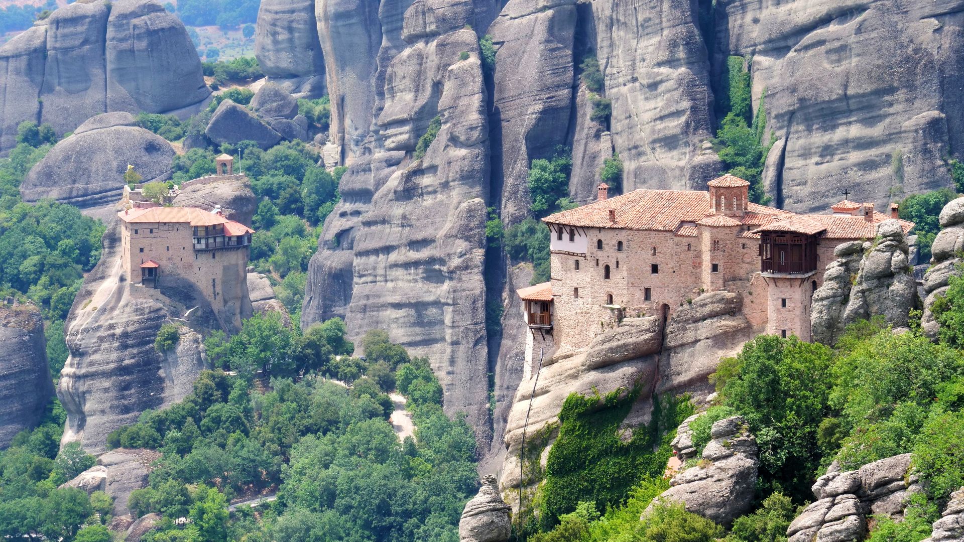 brown house on mountain