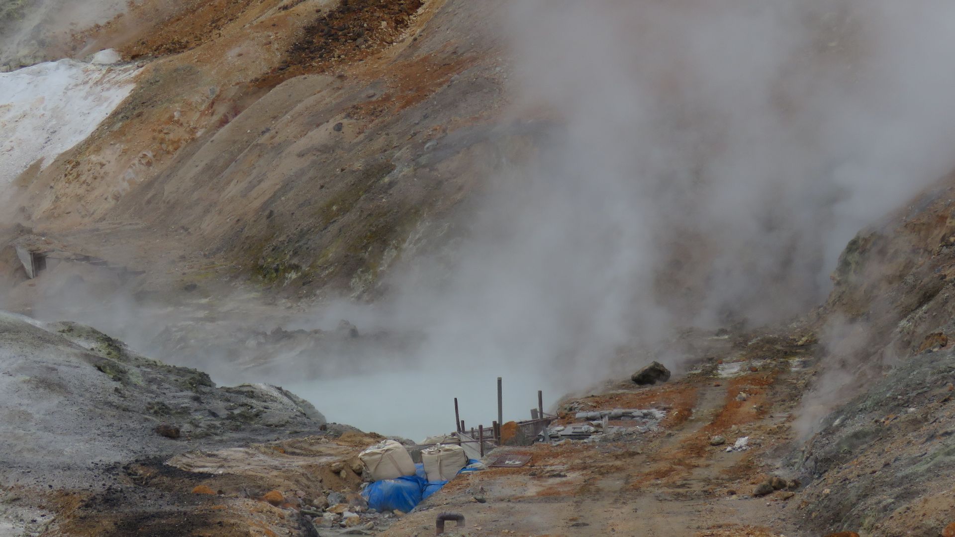 File:Jigokudani (Hell Valley), Noboribetsu Onsen, Hokkaido, April 2023 03.jpg