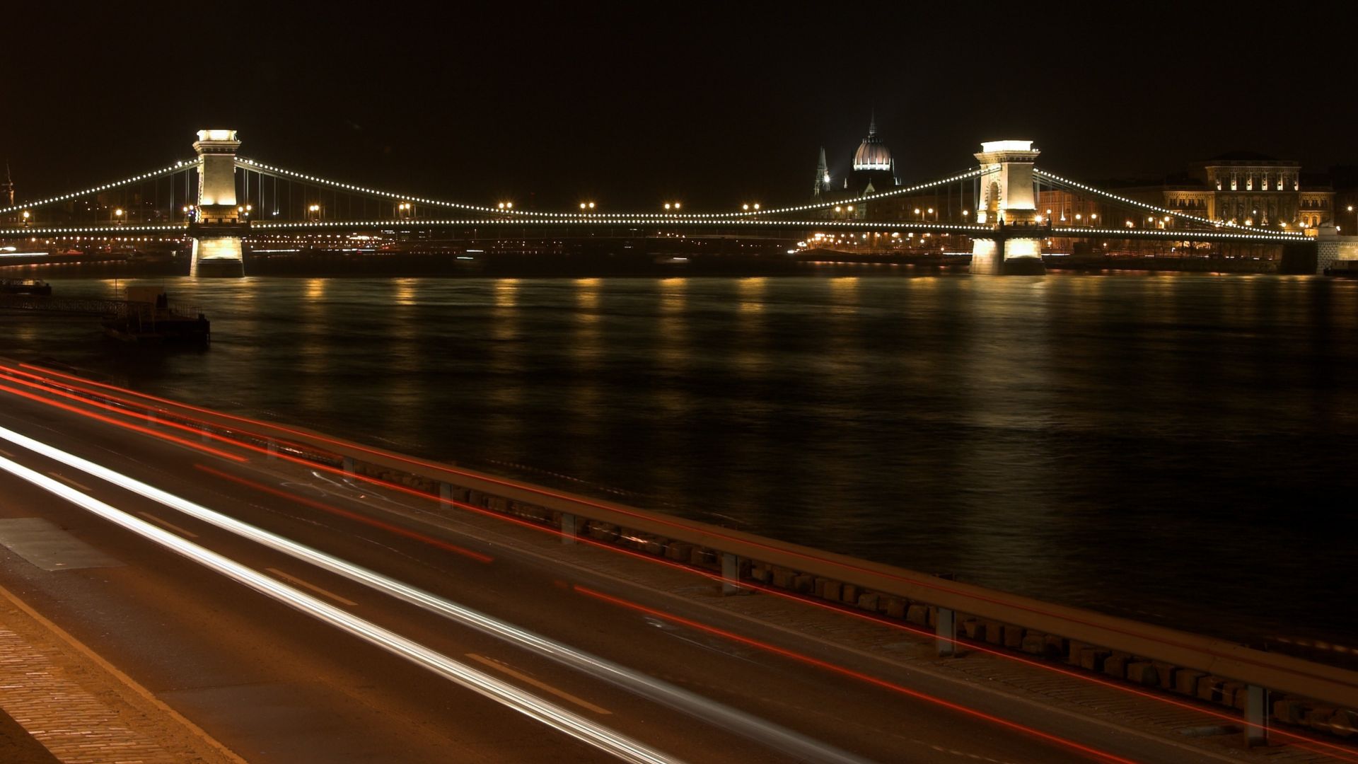 File:Chainbridge by night Budapest-4.jpg