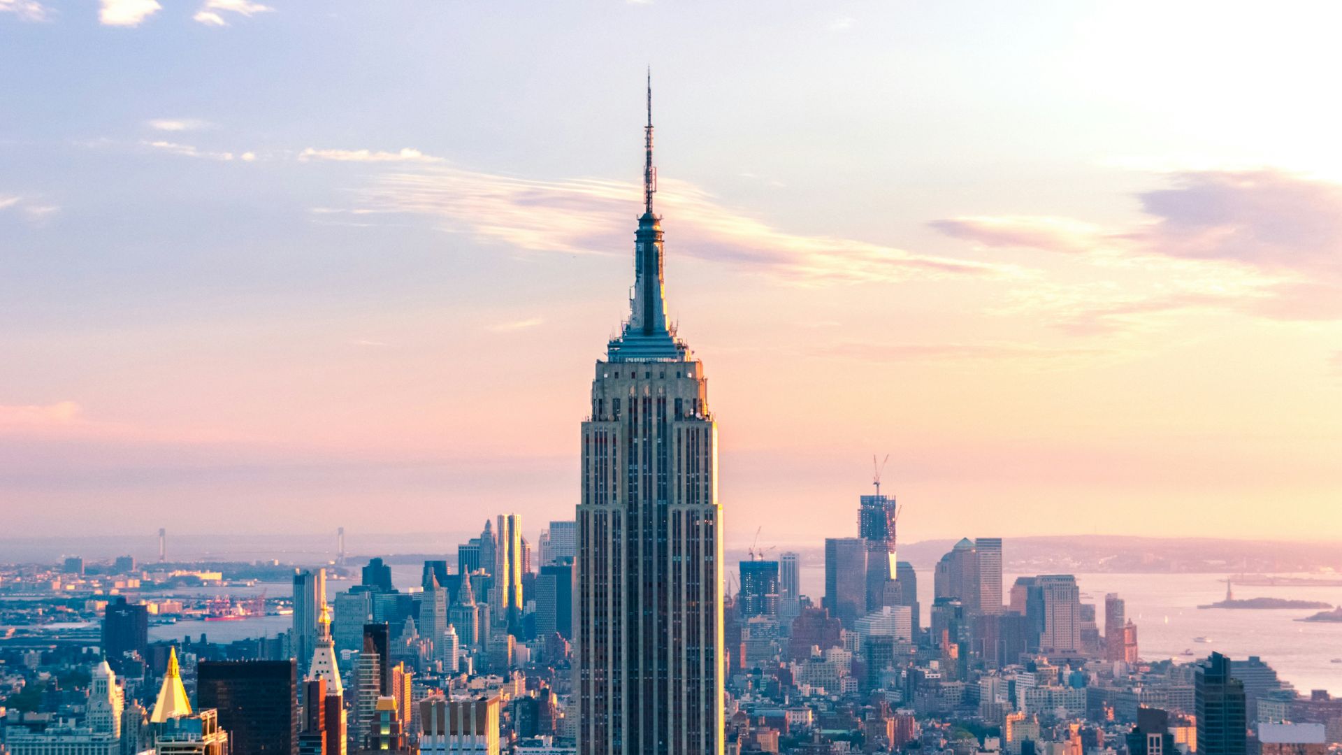 gray high-rise building