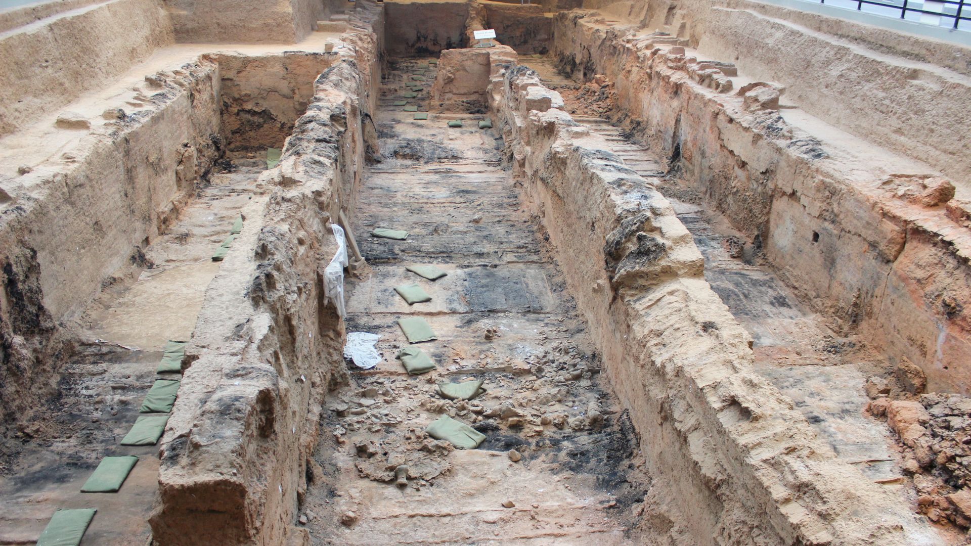 File:A burial site of the Tomb of the First Emperor Qin Shi Huang Di, Xi'an, China - panoramio.jpg