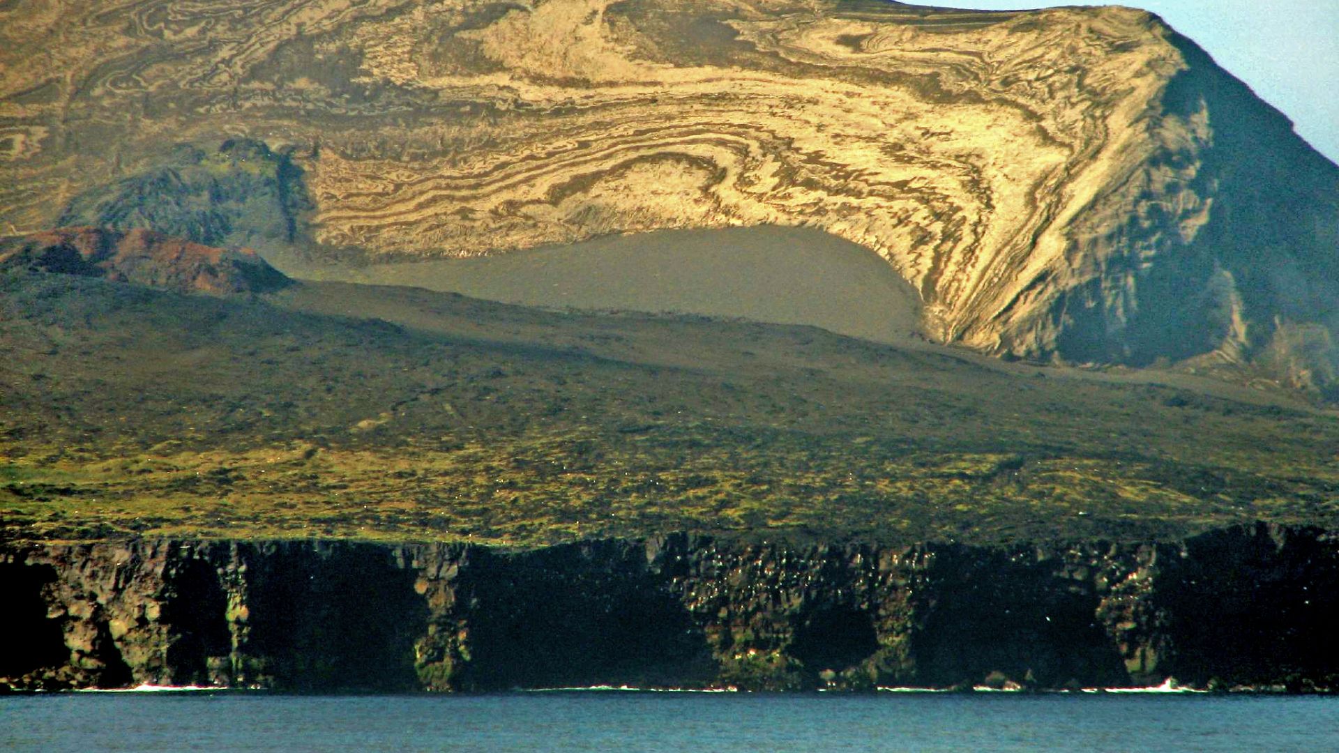 File:Surtsey Island1.jpg