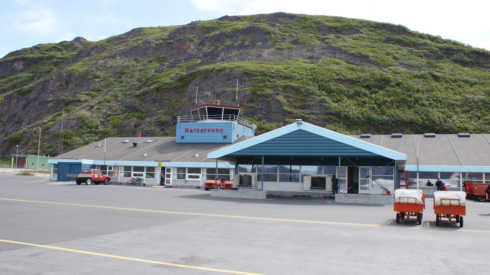 File:Narsarsuaq-airport-terminal-from-tarmac.jpg