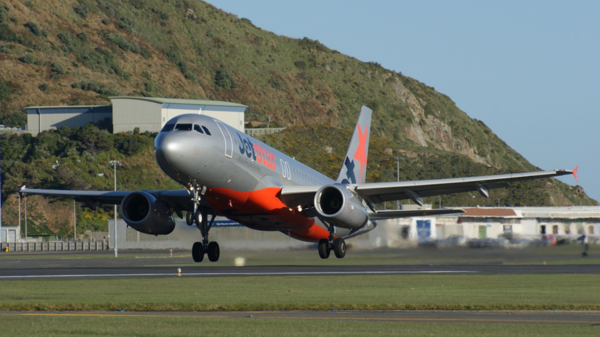 File:Airbus A320 (Jetstar) Wellington Airport 091.jpg