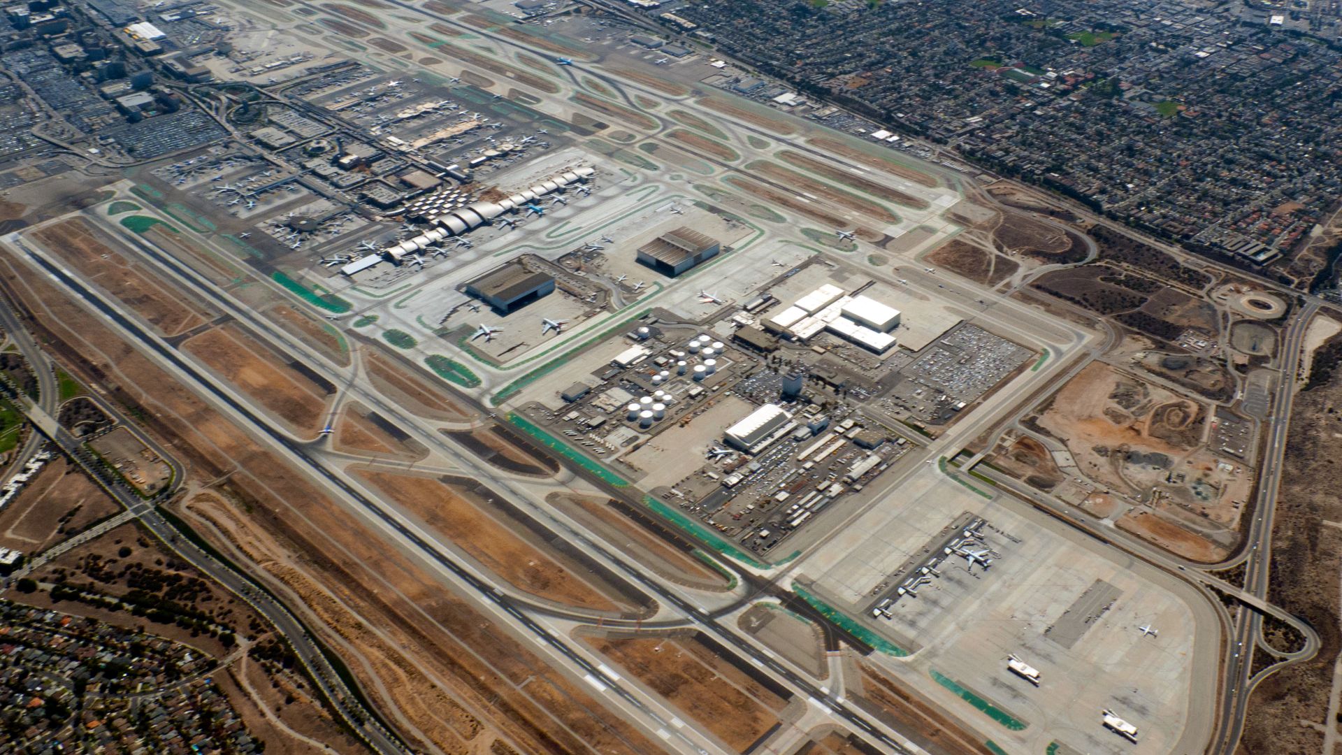 File:Los Angeles International Airport by Don Ramey Logan.jpg