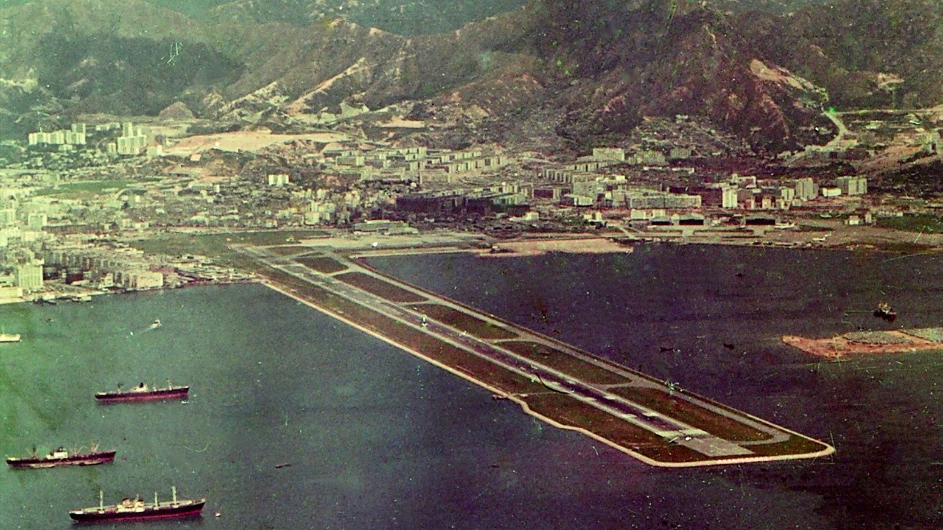 File:Hong Kong Kai Tak Airport 1971.jpg