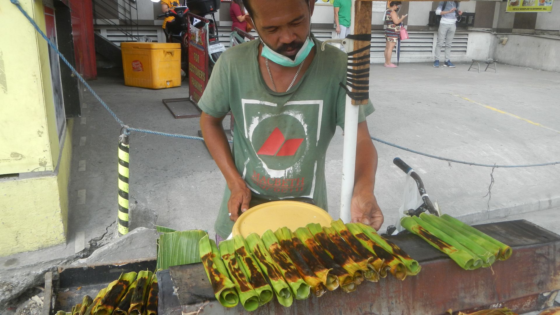 File:6142Street food (Tupig) vendors in the Philippines 02.jpg