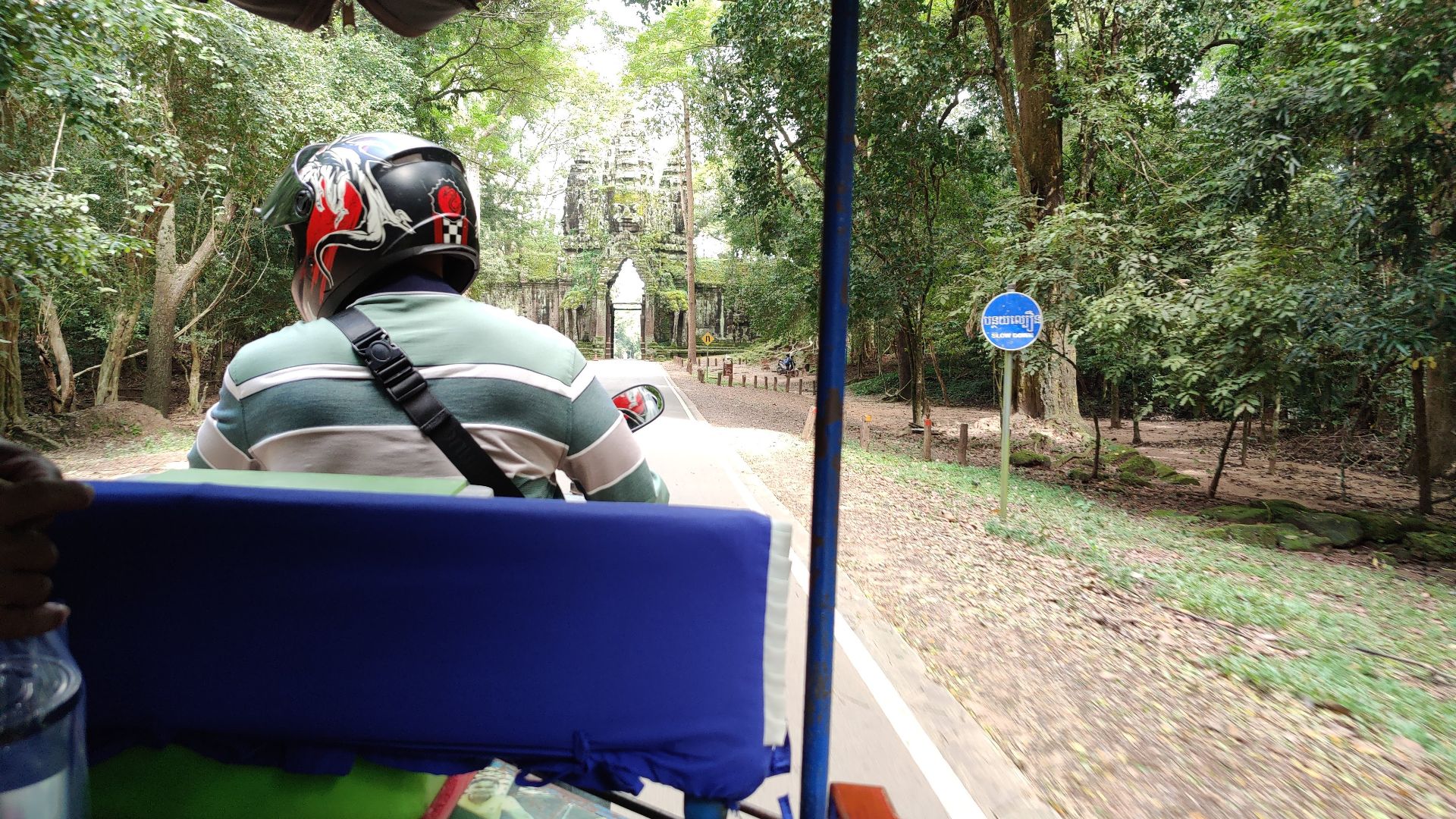 File:Tuk-tuk in Cambodia Siem Reap.jpg