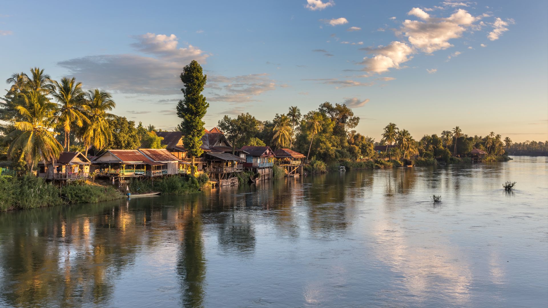File:Mekong bank with stilt dwellings and clouds at golden hour in Don Det Laos.jpg