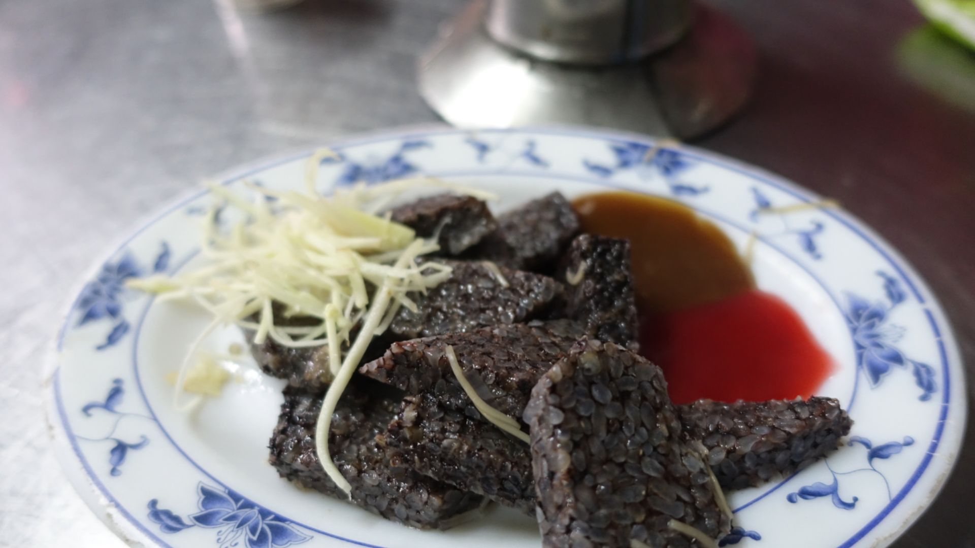 File:Pig's Blood Cake in Yanshuei.jpg