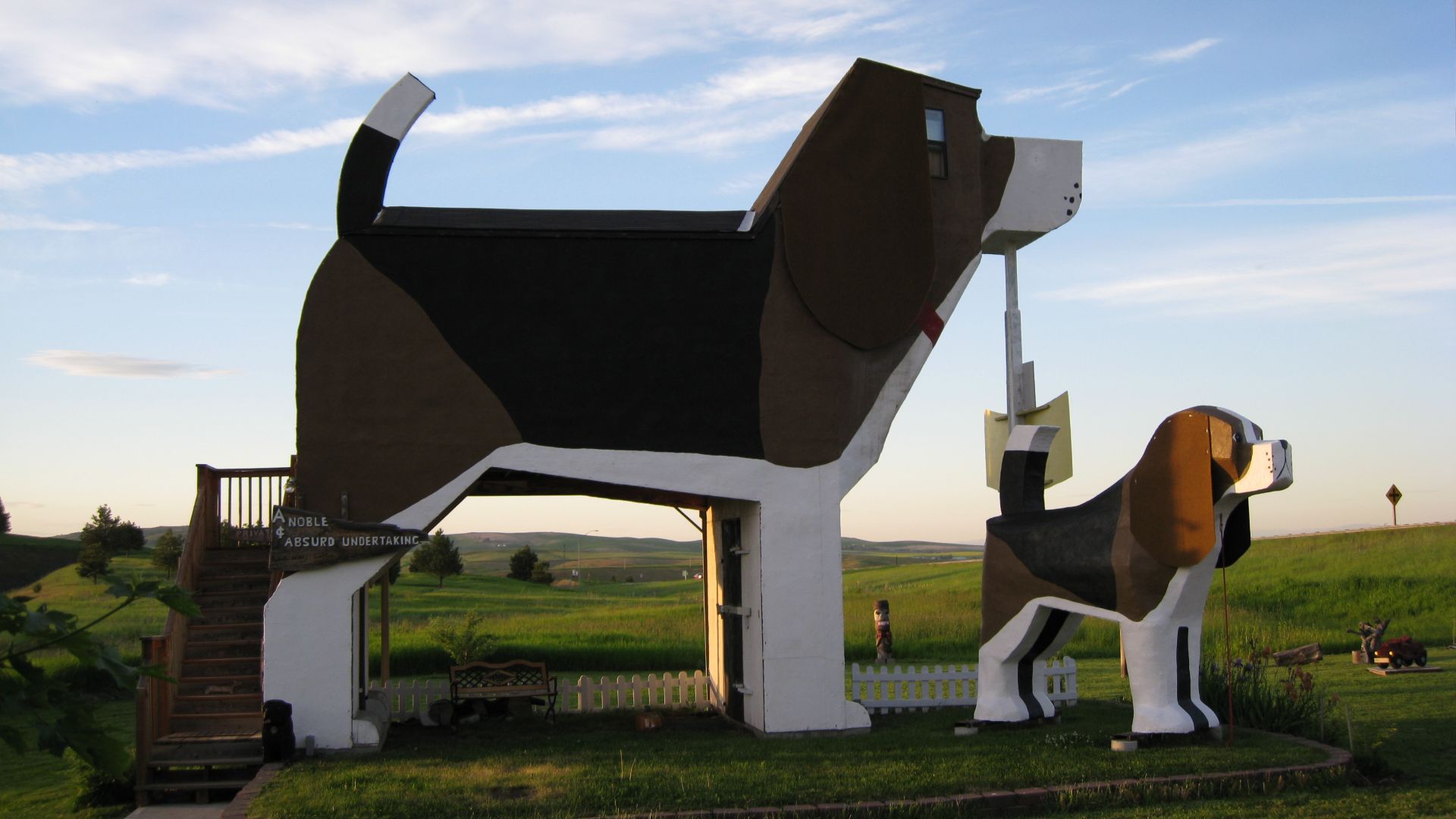 File:Dog Bark Park Inn Cottonwood Idaho.jpg