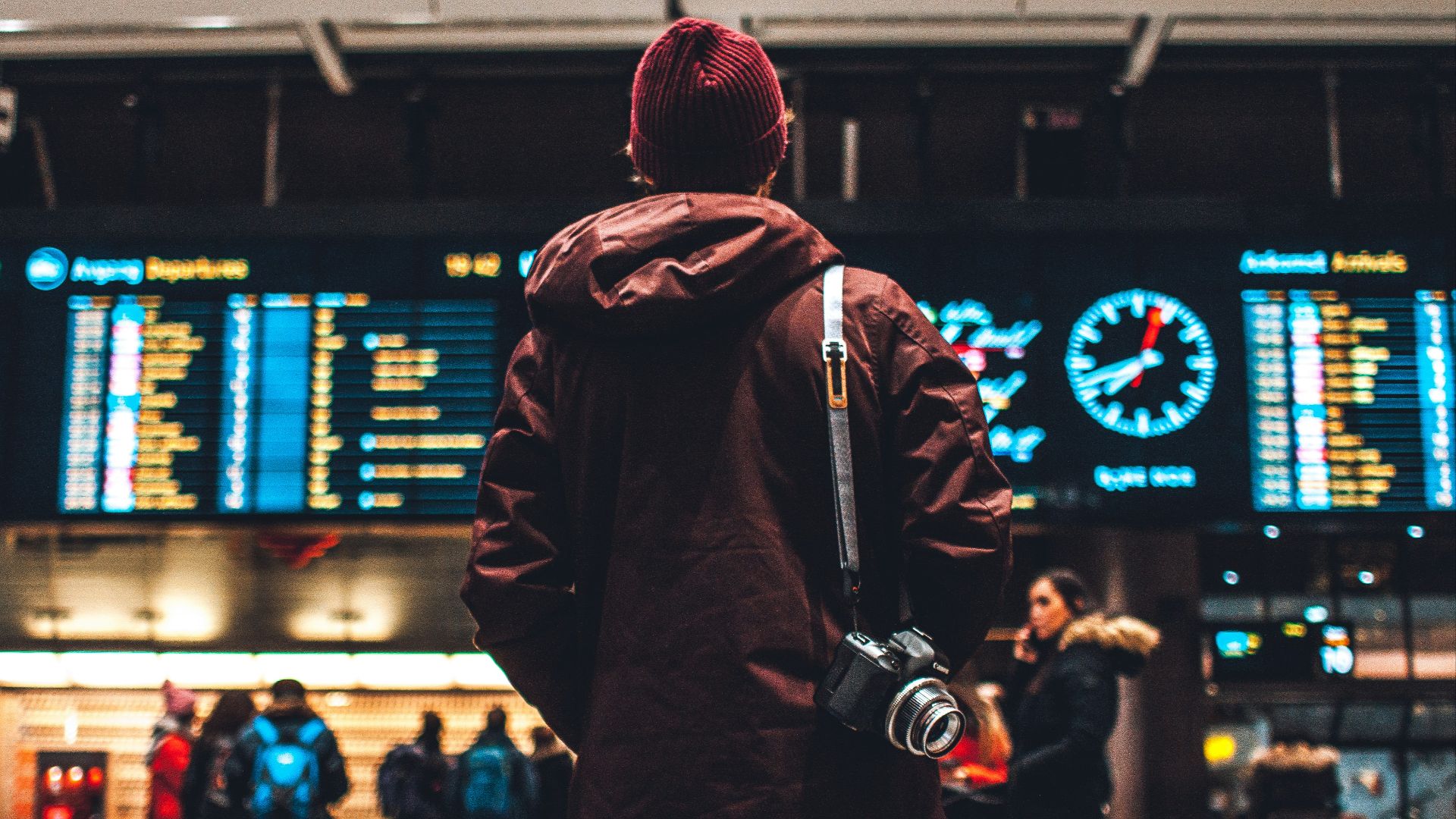 person looking up to the flight schedules