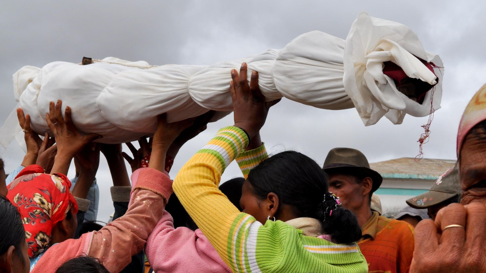 File:Famadihana reburial razana ancestor Madagascar.jpg