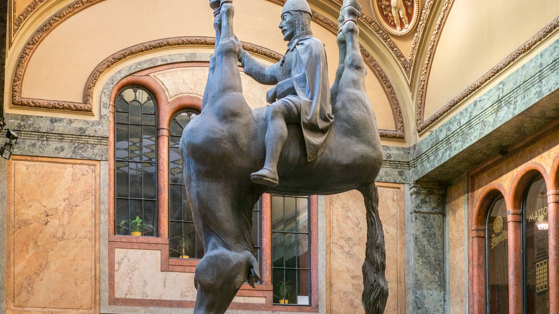 File:Prag Lucerna Passage Wenzel.JPG