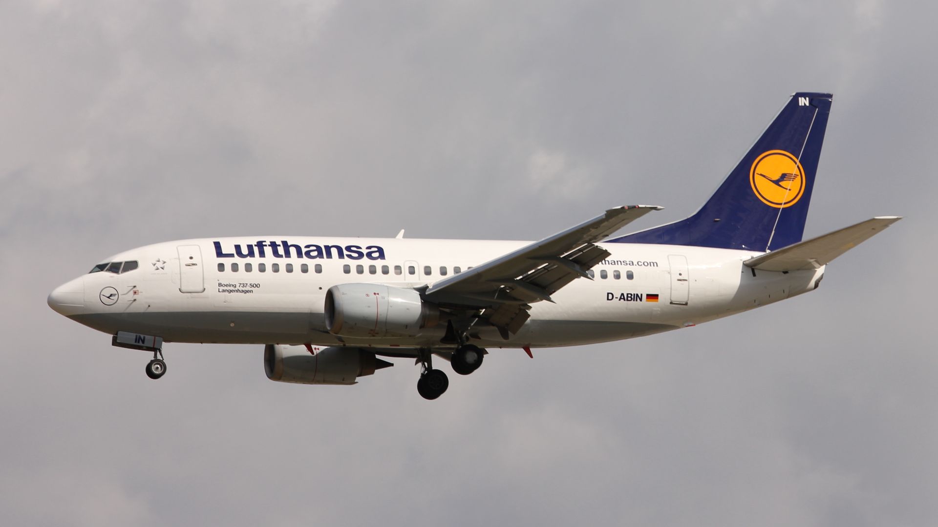 File:Lufthansa 735 D-ABIN.JPG